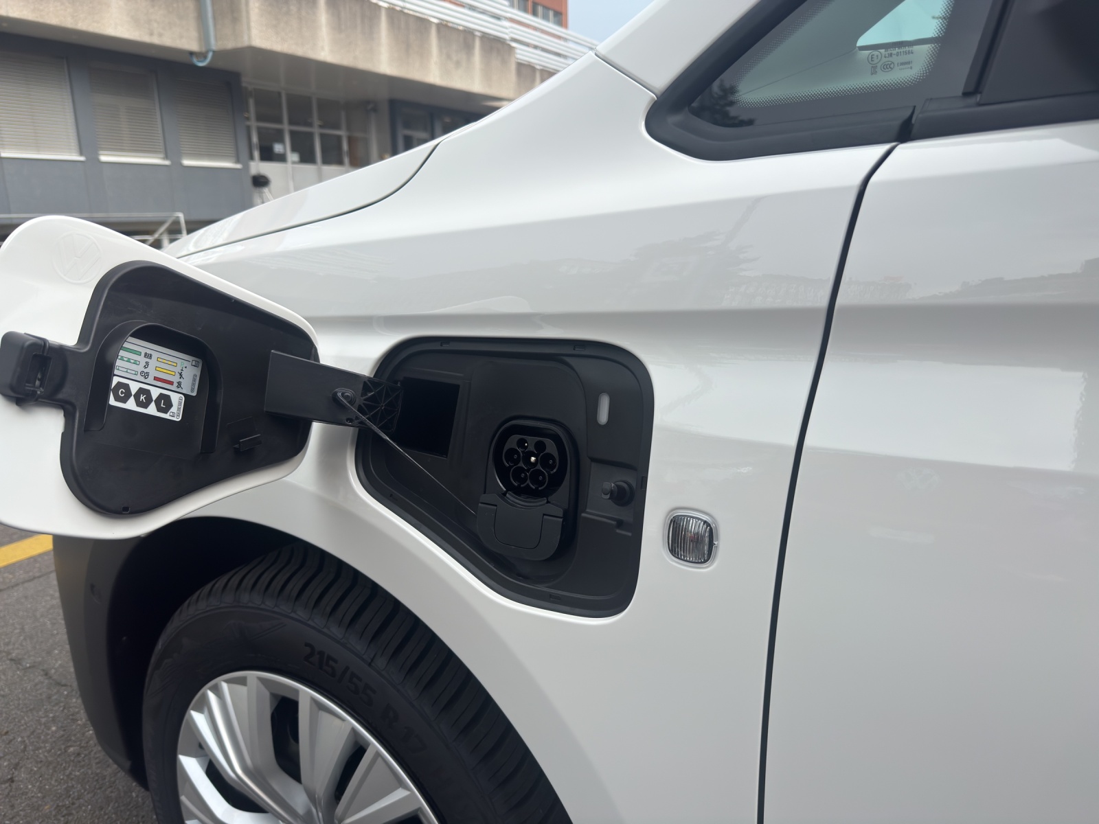 VW Caddy Cargo 1.5 TSI Plug in Hybrid DSG-image-11