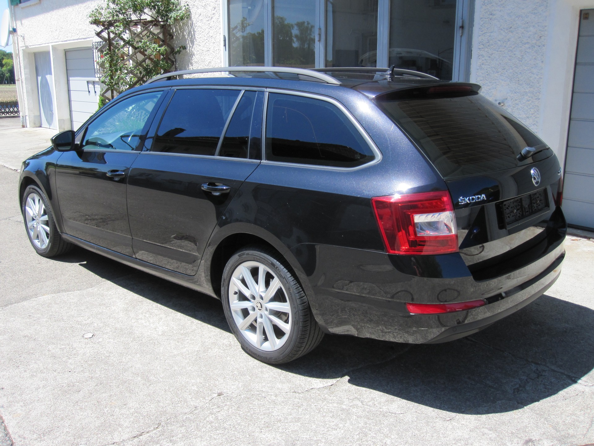 SKODA Octavia Combi 2.0 TDI Style DSG-image-1