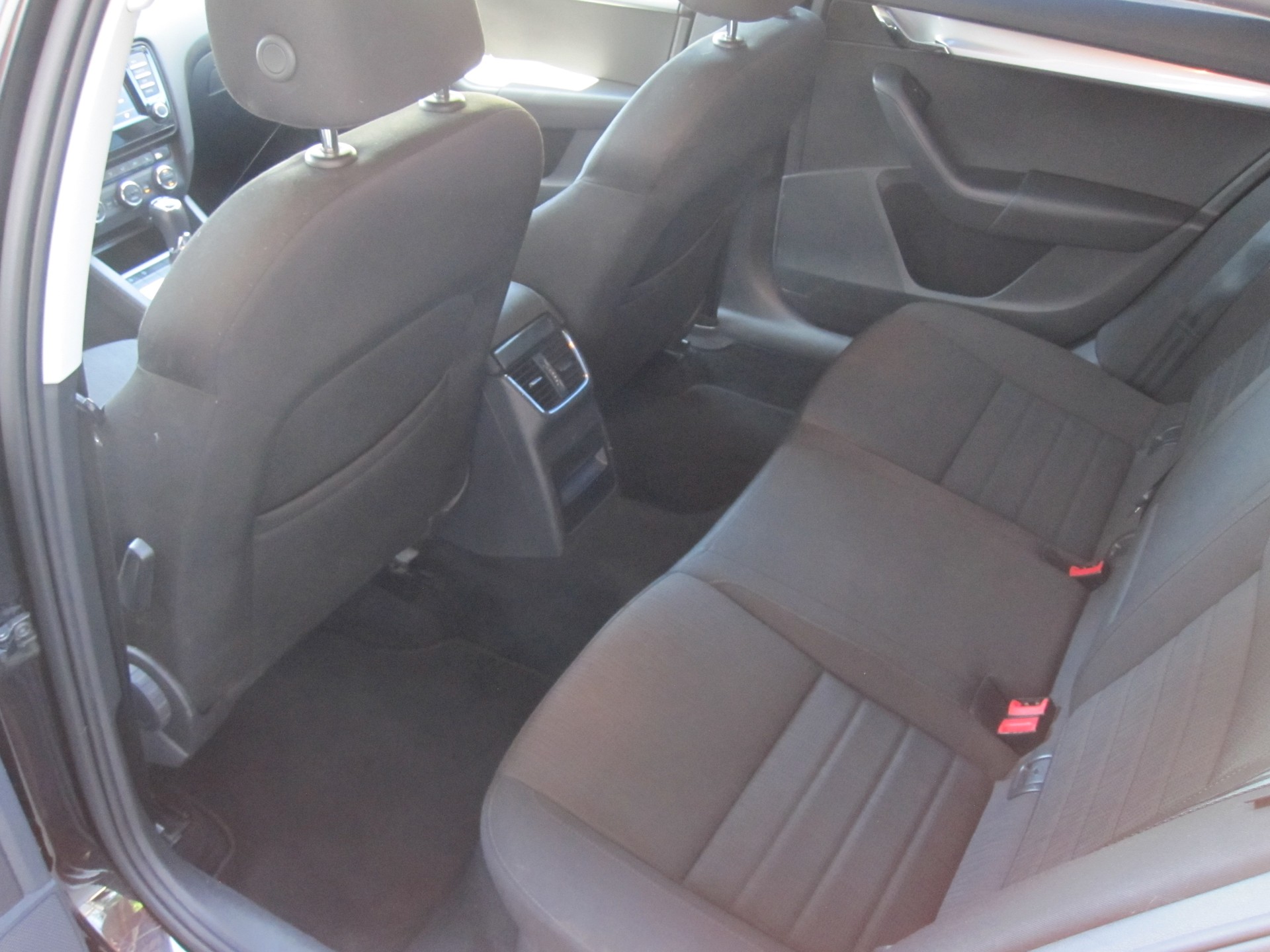 SKODA Octavia Combi 2.0 TDI Style DSG-image-9
