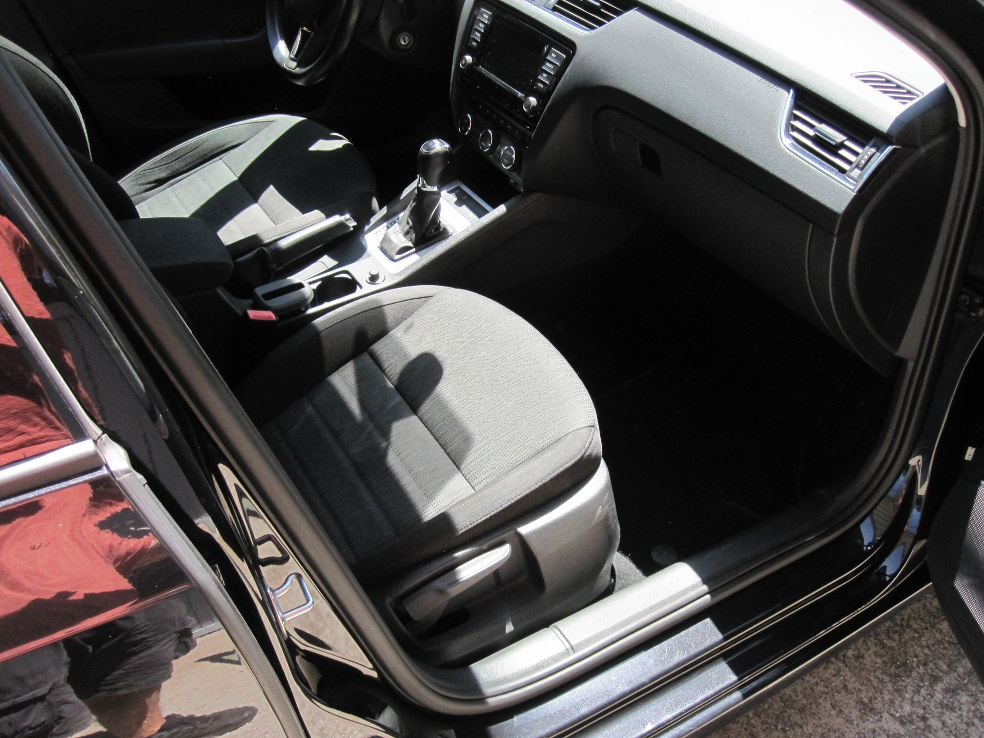 SKODA Octavia Combi 2.0 TDI Style DSG-image-7