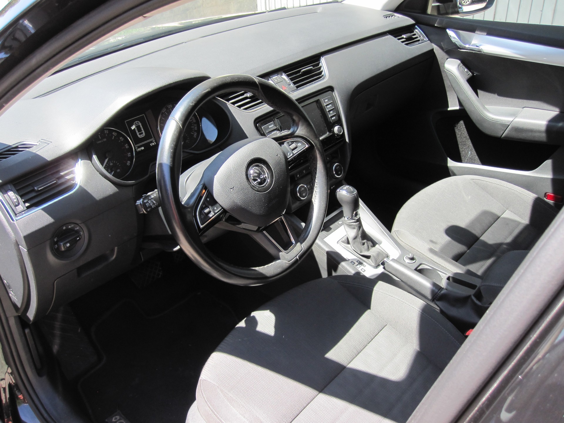 SKODA Octavia Combi 2.0 TDI Style DSG-image-3