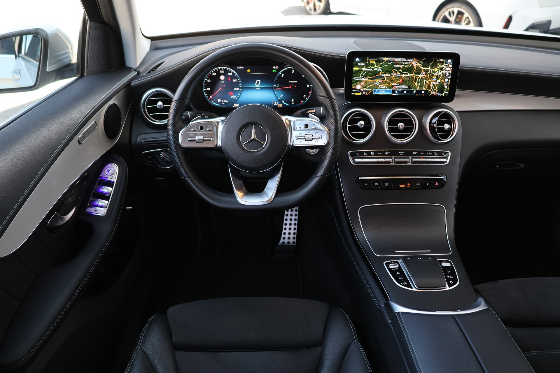 MERCEDES-BENZ GLC 220 d AMG Line 4Matic 9G-Tronic (CH)-image-13