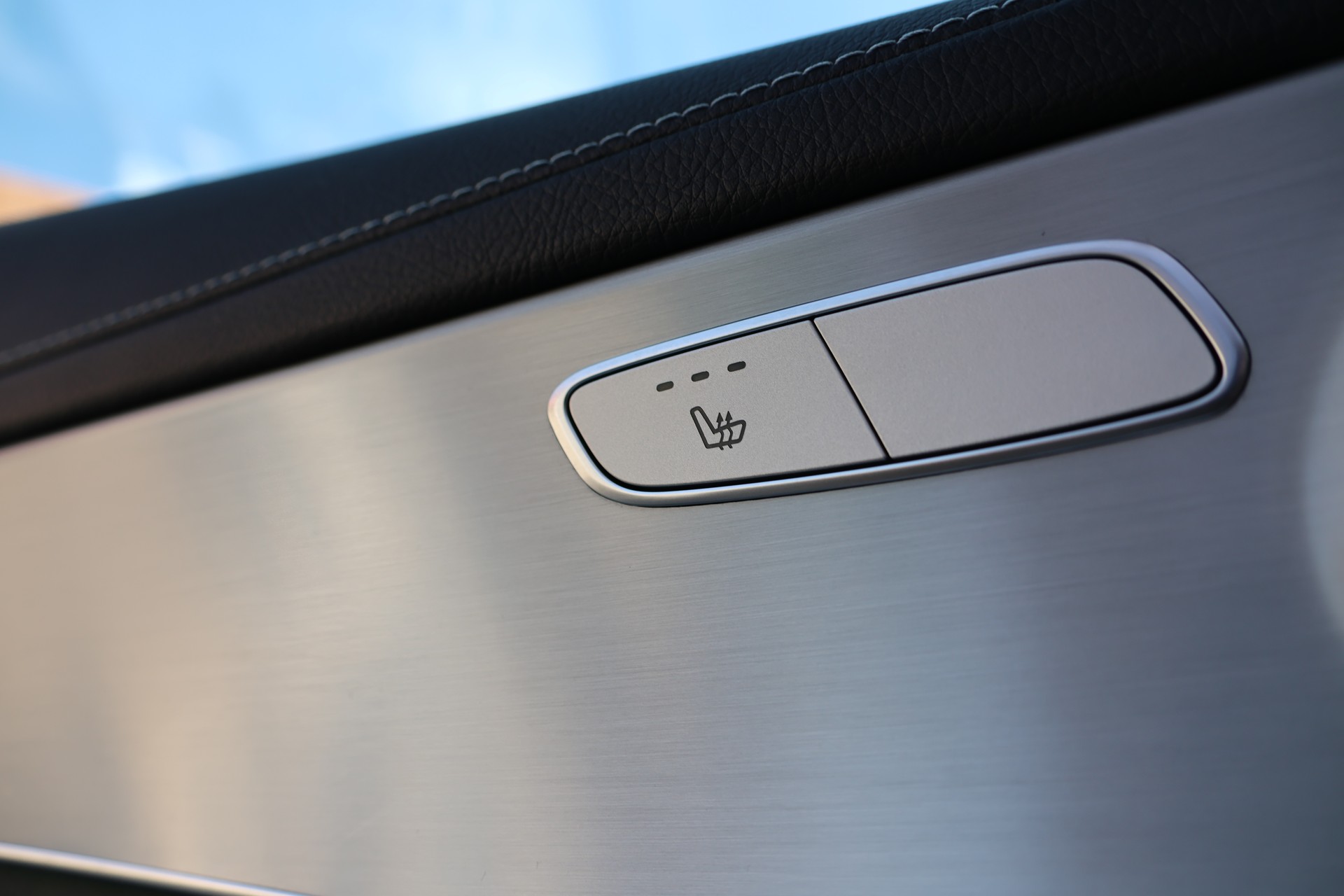 MERCEDES-BENZ GLC 220 d AMG Line 4Matic 9G-Tronic (CH)-image-11