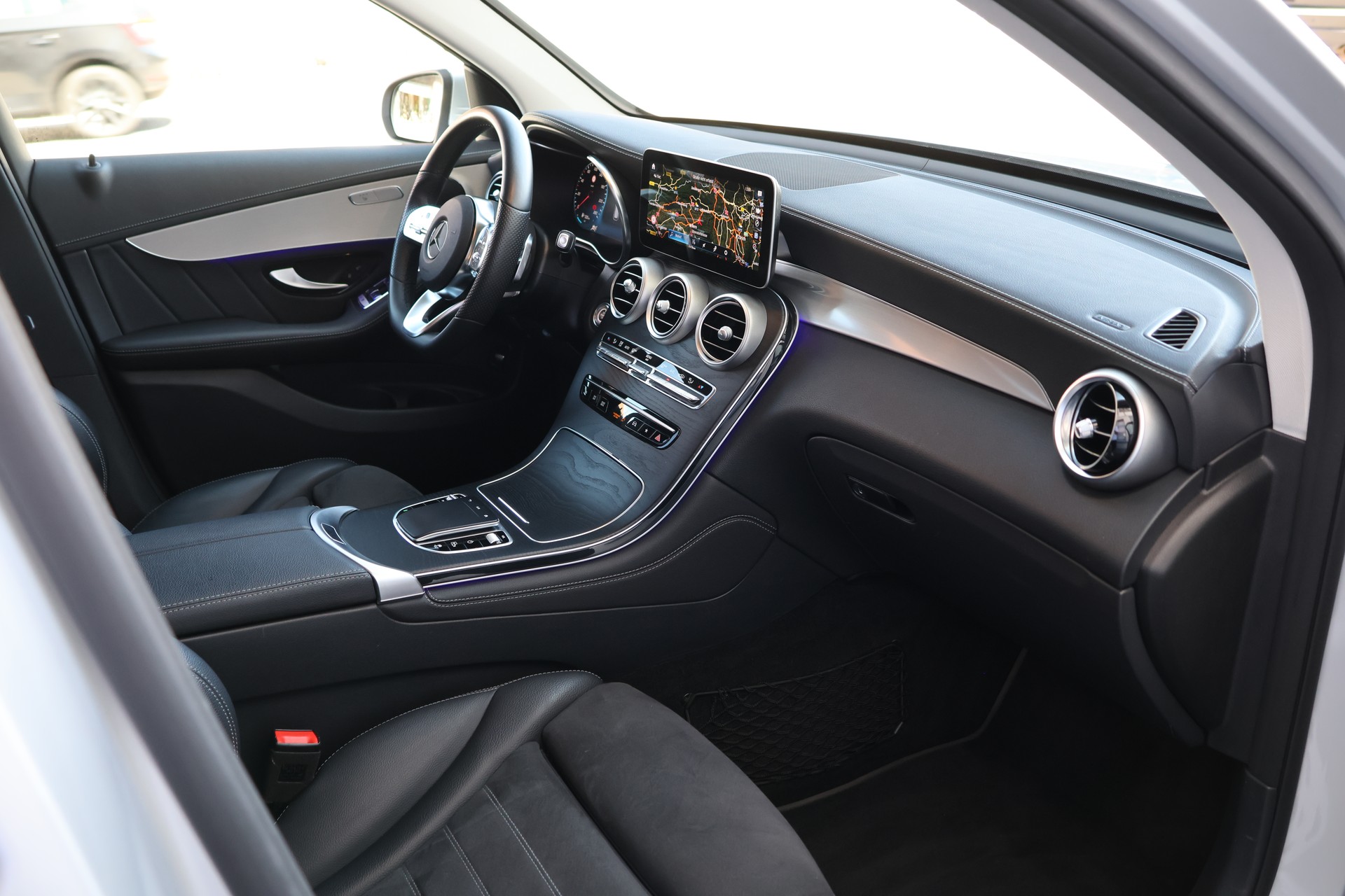 MERCEDES-BENZ GLC 220 d AMG Line 4Matic 9G-Tronic (CH)-image-17