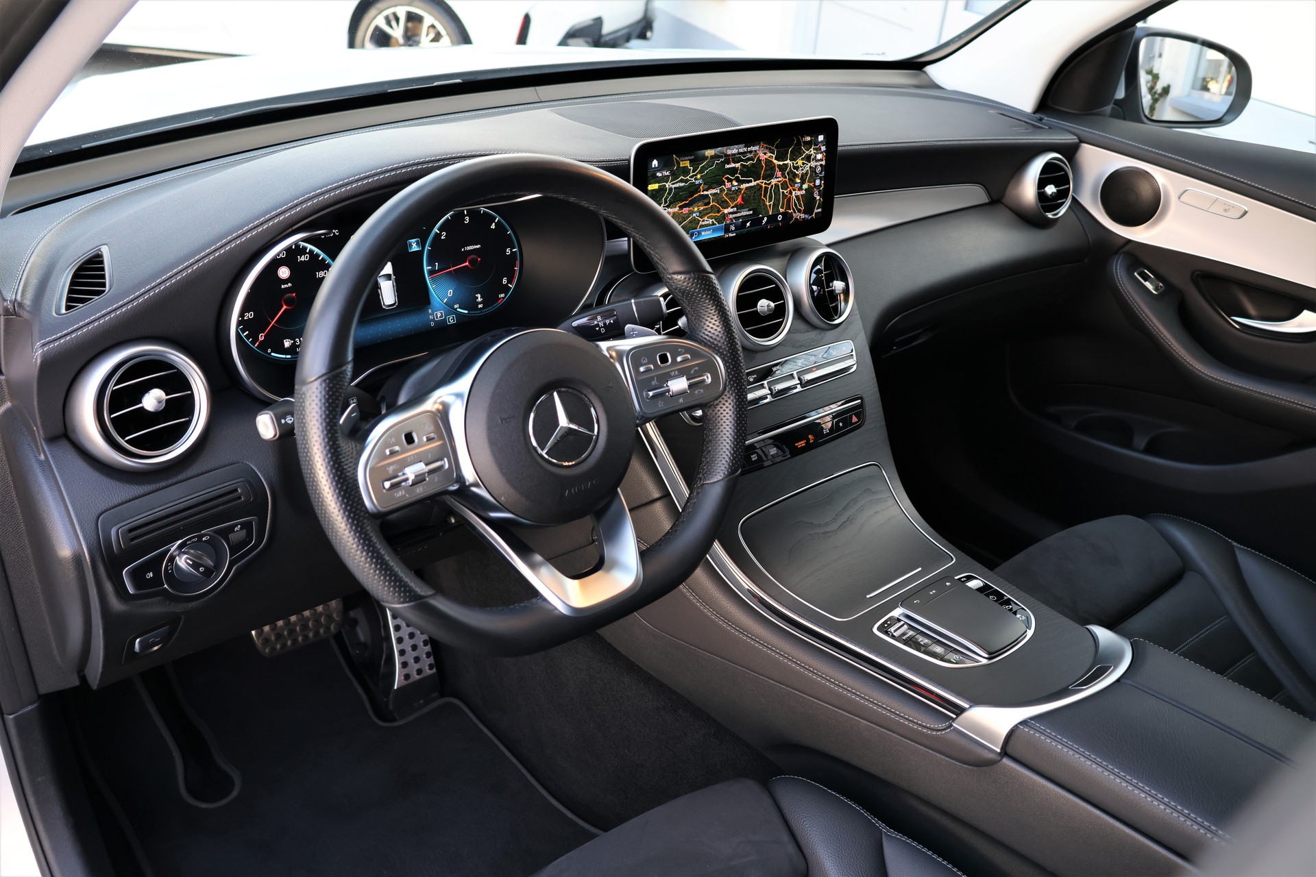 MERCEDES-BENZ GLC 220 d AMG Line 4Matic 9G-Tronic (CH)-image-9