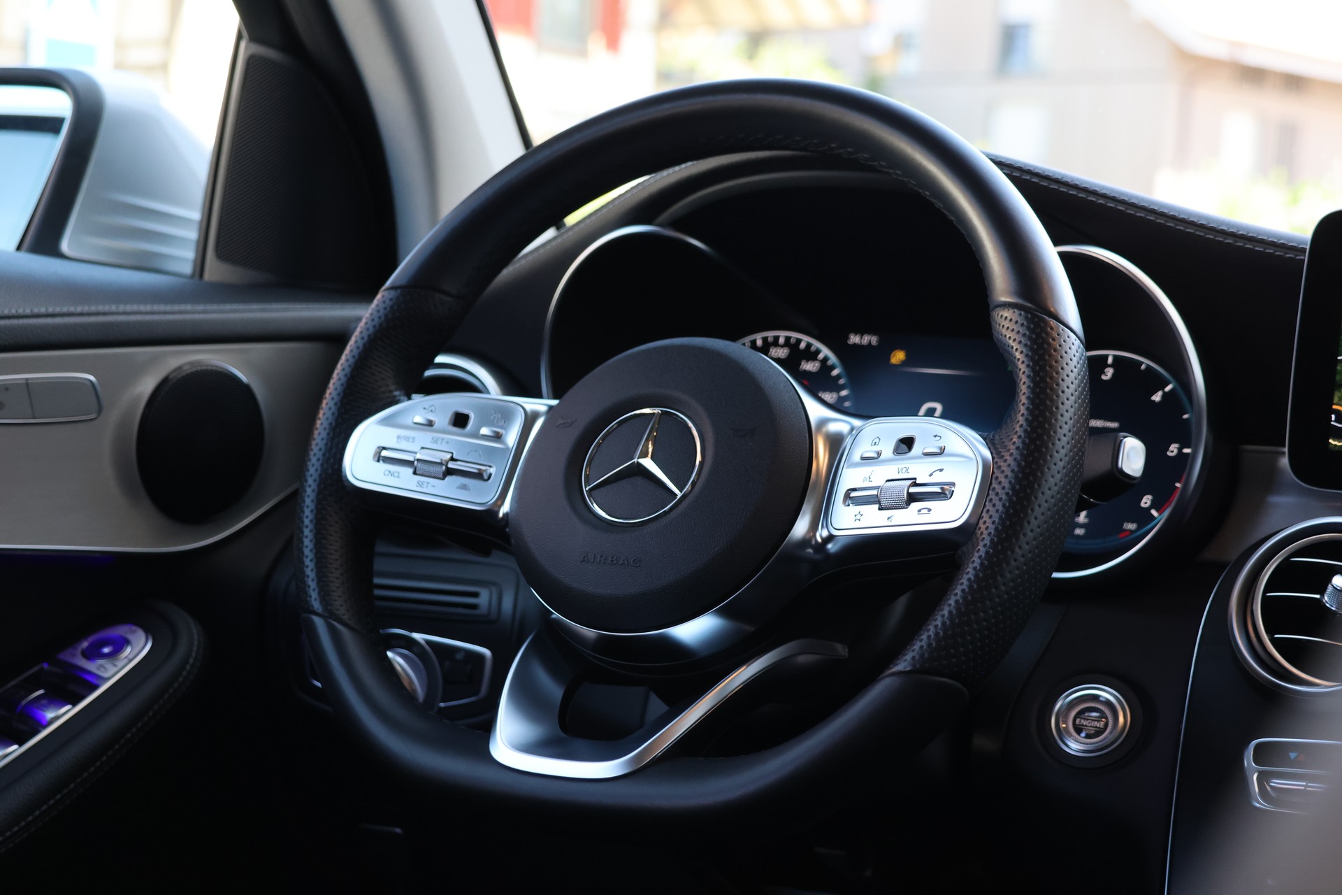 MERCEDES-BENZ GLC 220 d AMG Line 4Matic 9G-Tronic (CH)-image-14