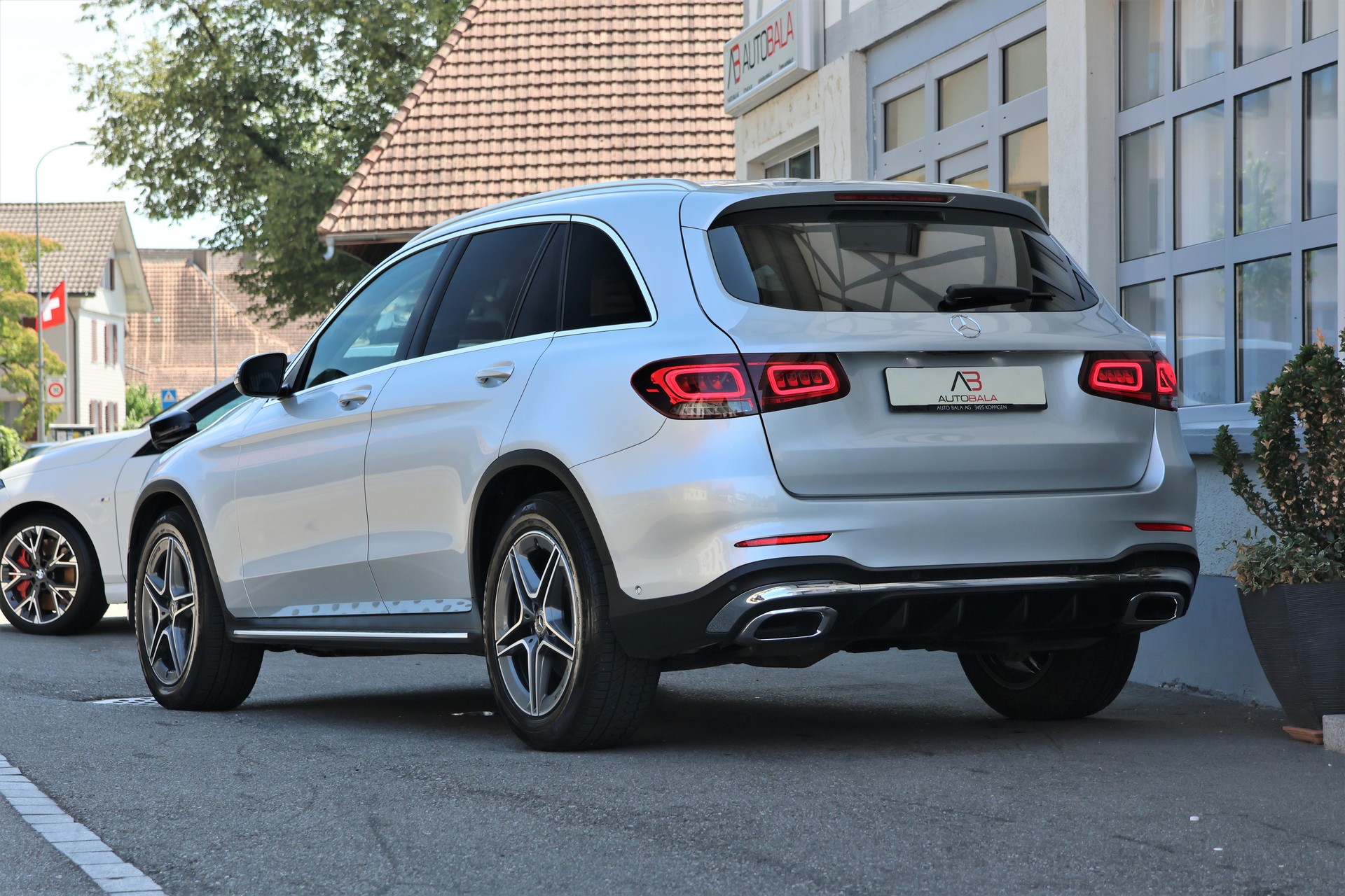 MERCEDES-BENZ GLC 220 d AMG Line 4Matic 9G-Tronic (CH)-showroom-element-2