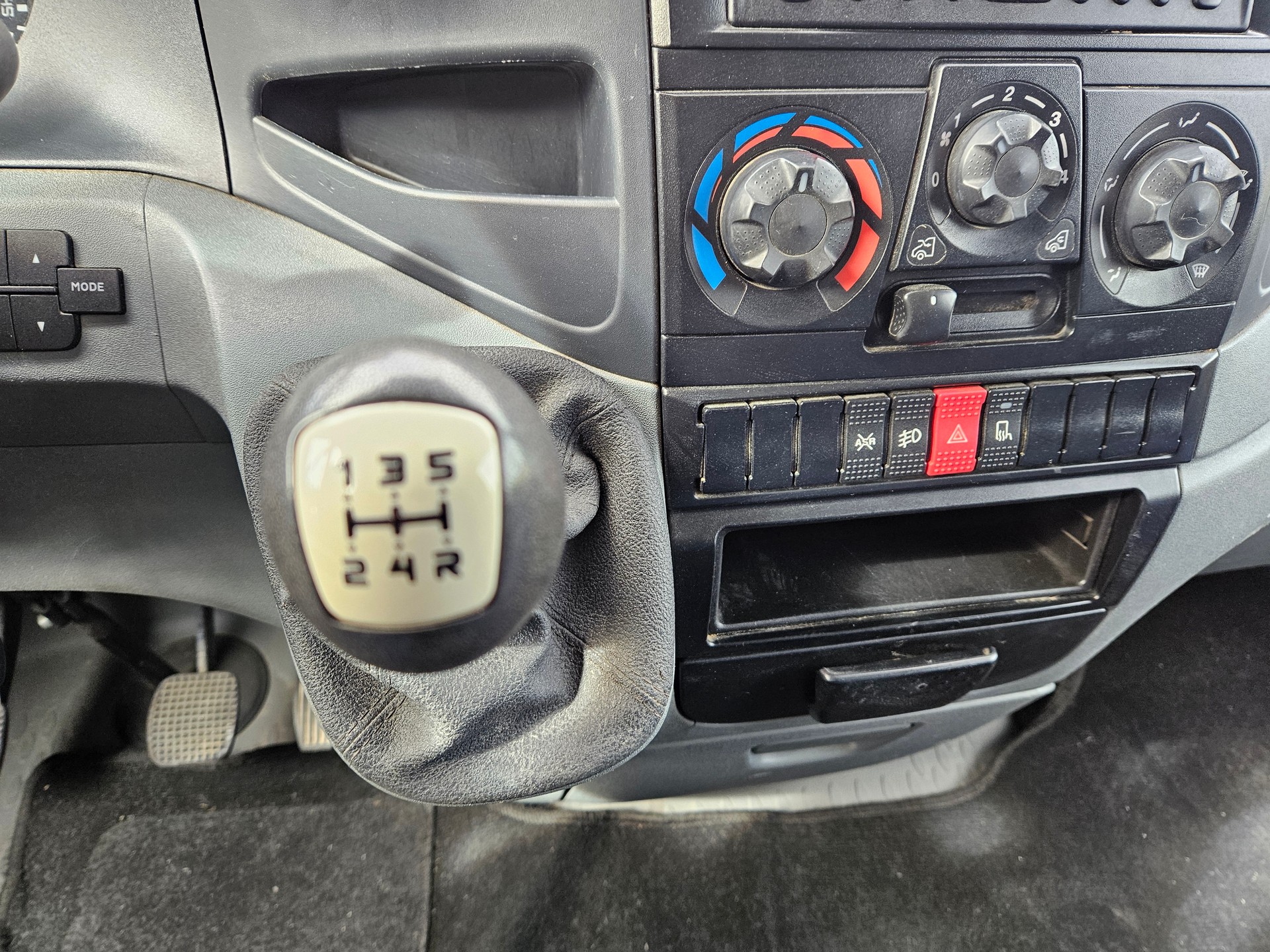 IVECO 35 S14 PLANCHE DE LEVAGE HEBEBUHNE-image-13