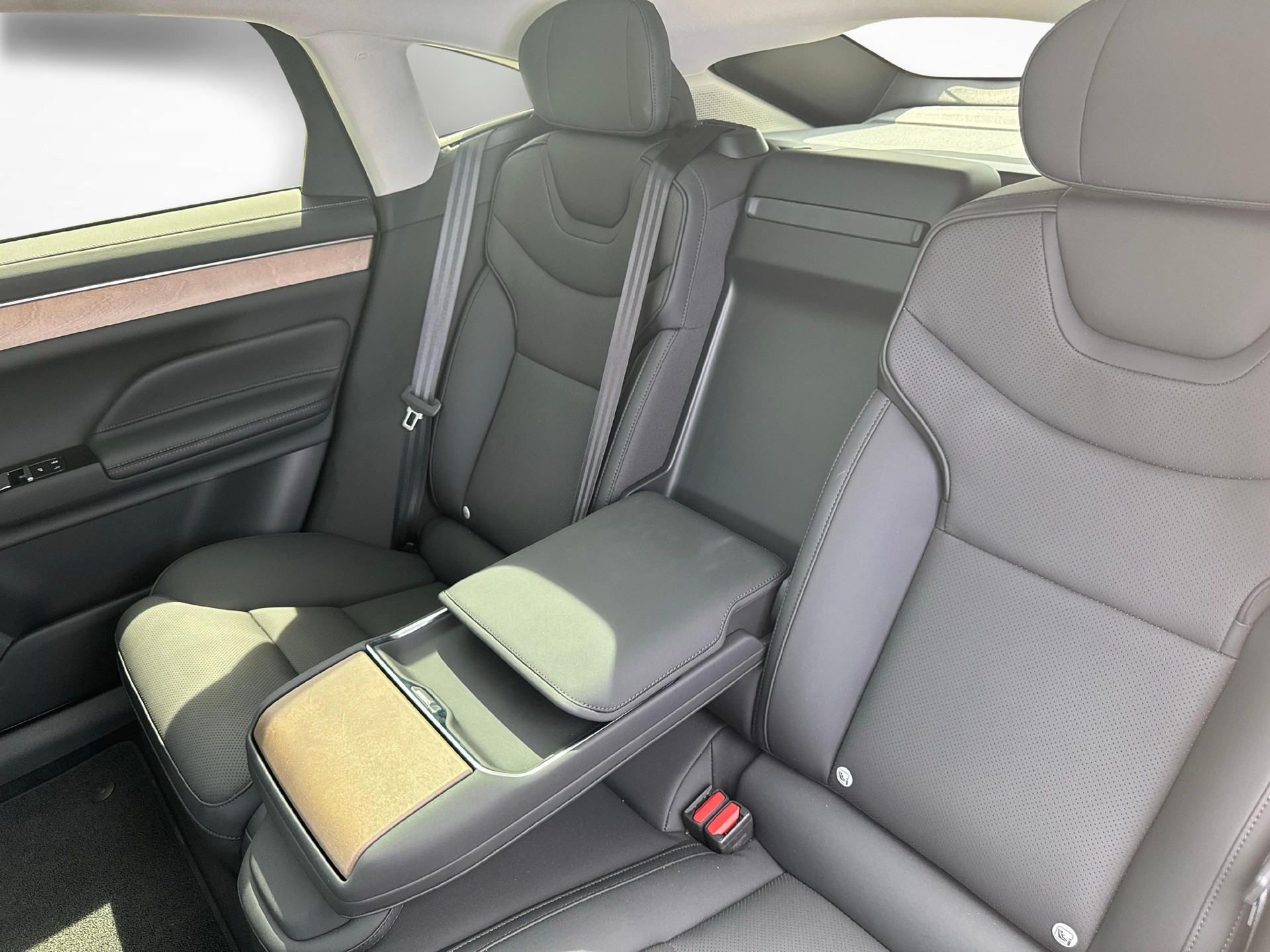 VOLVO ES90 Ultra-image-10