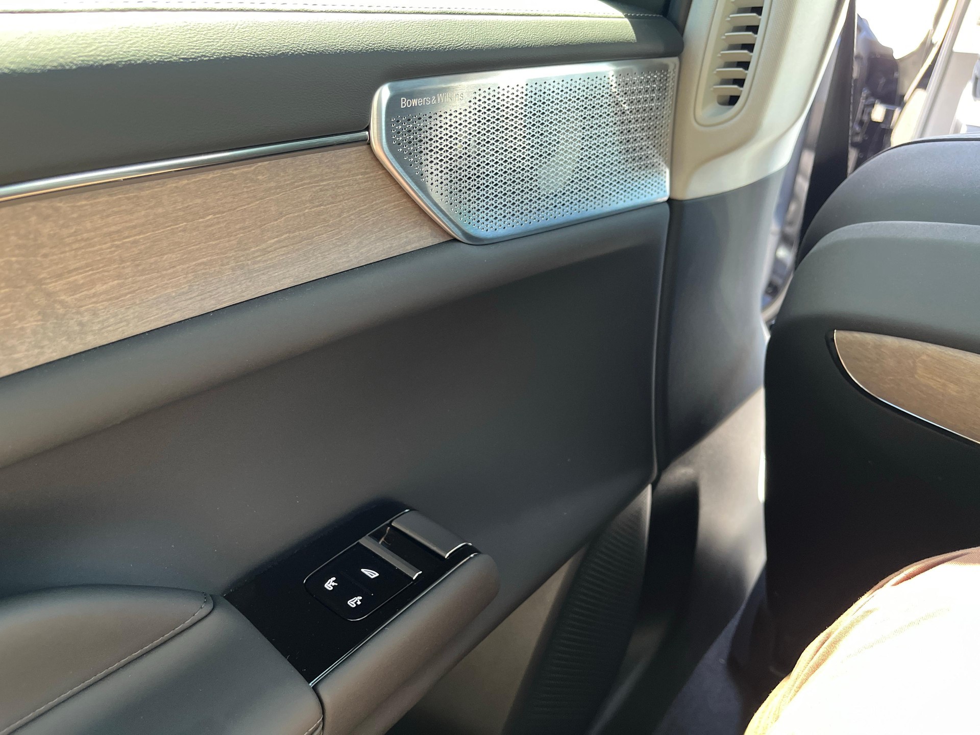 VOLVO ES90 Ultra-image-16