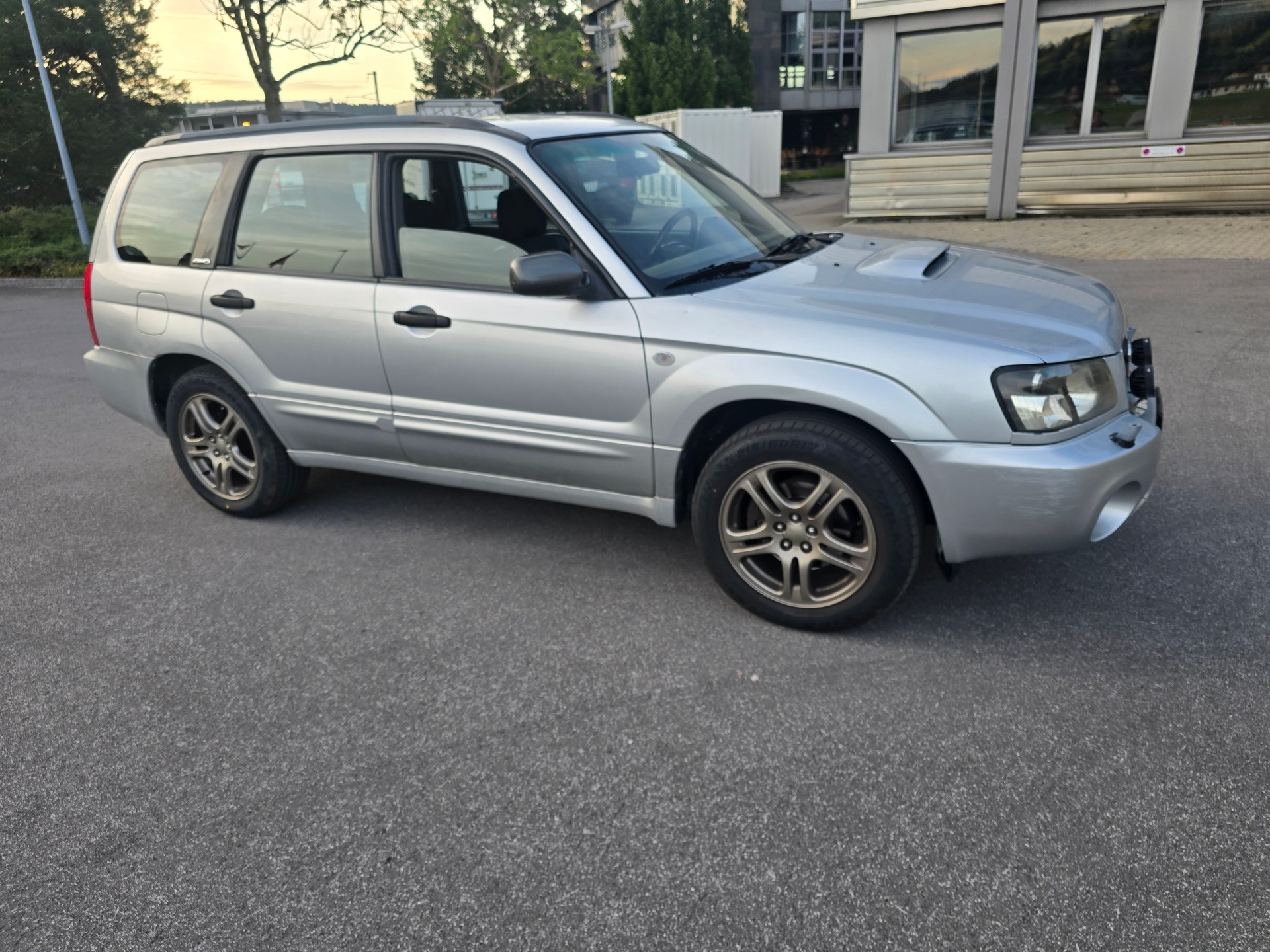 SUBARU Forester 2.0XT Club Automatic-image-3