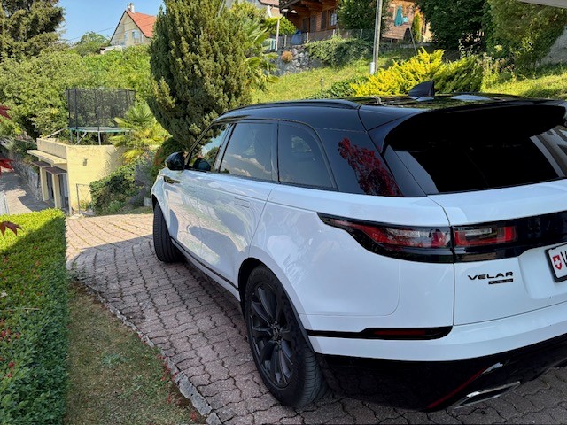 LAND ROVER 2.0 T 300 R-Dynamic-image-2