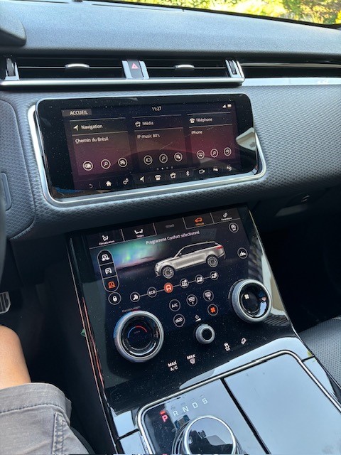 LAND ROVER 2.0 T 300 R-Dynamic-image-4