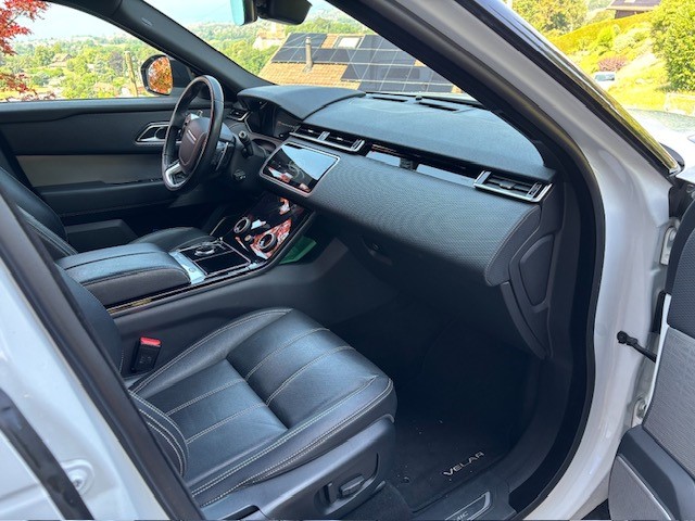 LAND ROVER 2.0 T 300 R-Dynamic-image-3