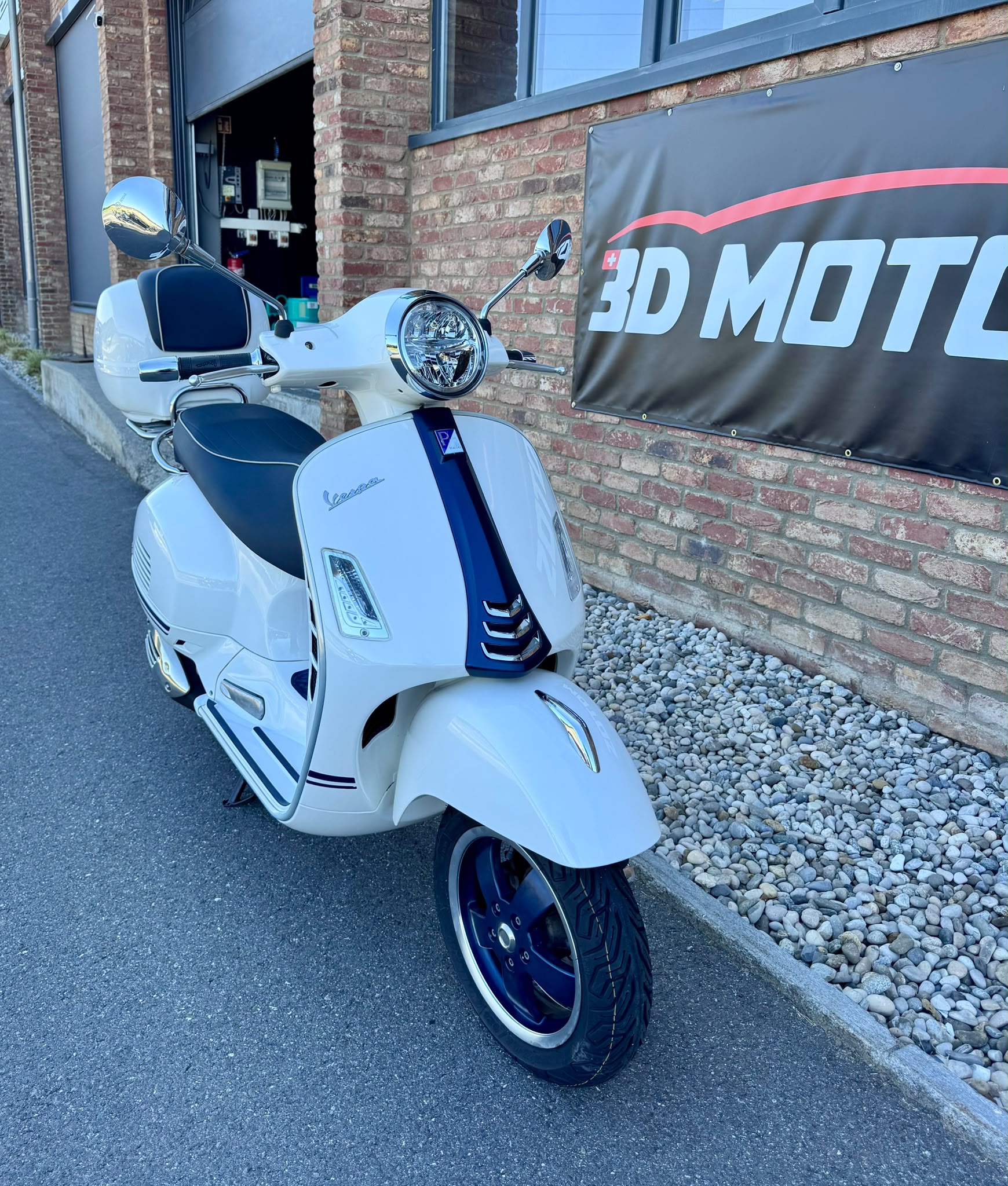 PIAGGIO Vespa GTS 300 HPE Yacht Club ABS/ASR-showroom-element-1