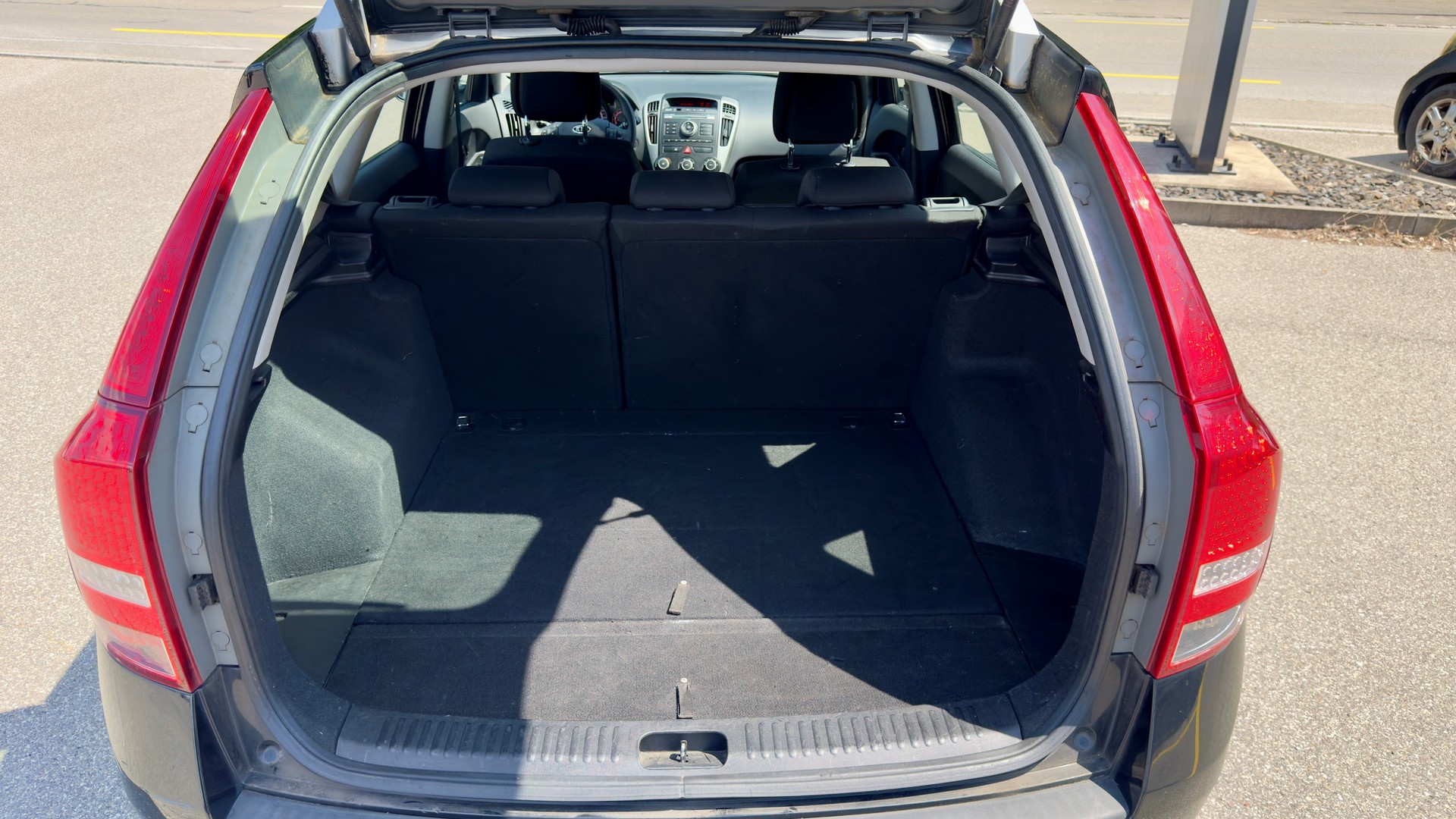 KIA Cee'd Sporty Wagon 1.6 16V Trend-image-6