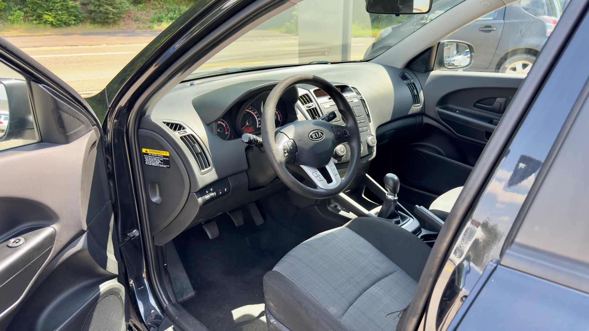 KIA Cee'd Sporty Wagon 1.6 16V Trend-image-5