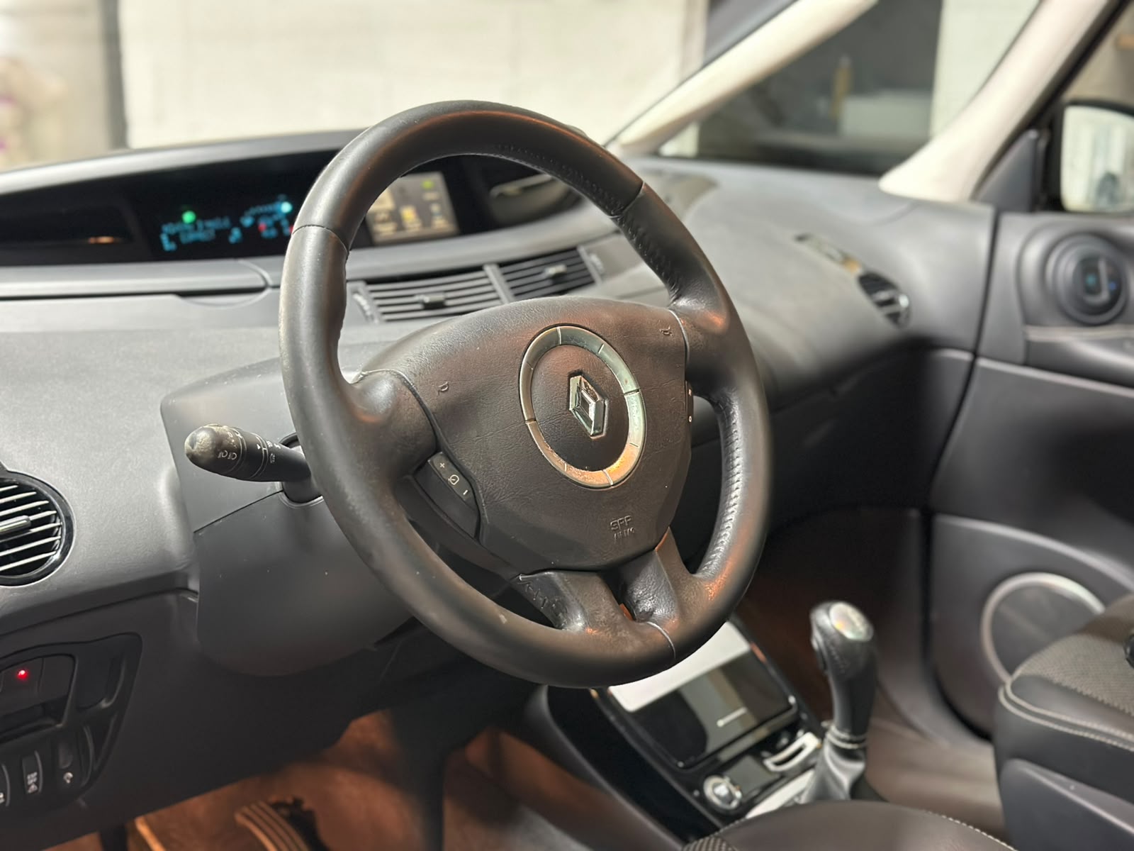 RENAULT Espace 2.0 dCi Dynamique Automatic-image-9