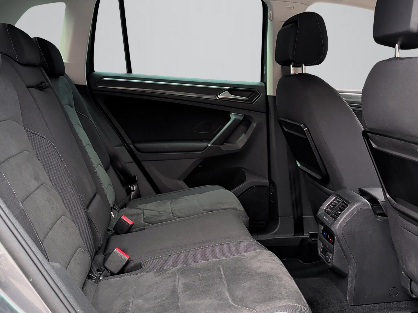VW Tiguan 2.0TSI Highline 4Motion-image-7