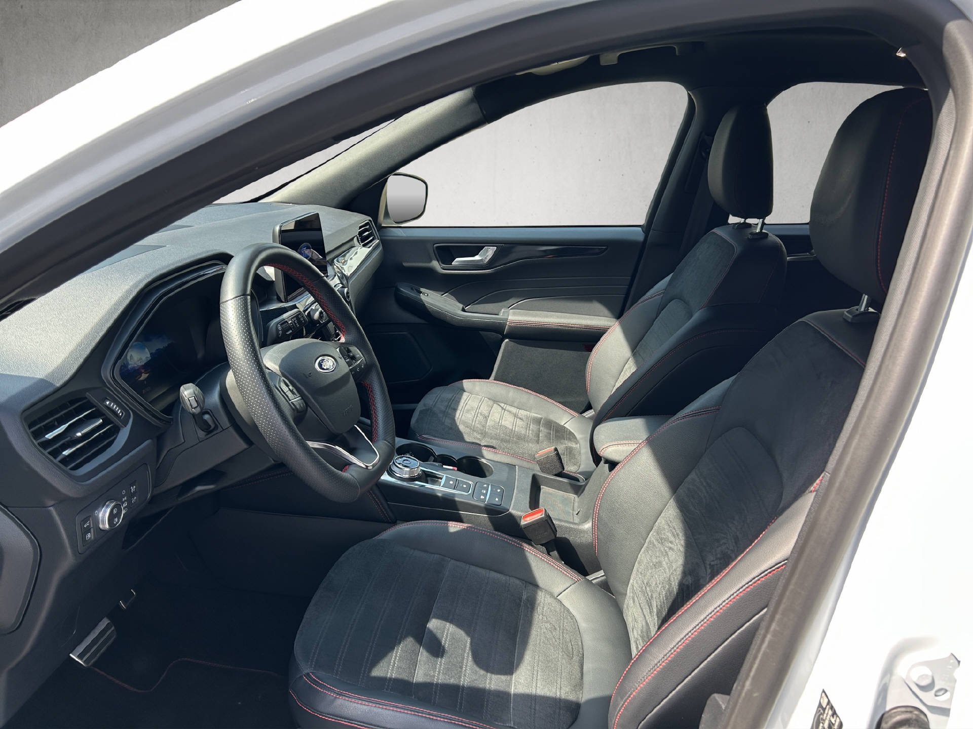 FORD Kuga 2.5 Plug-in Hybrid ST-Line X-image-9