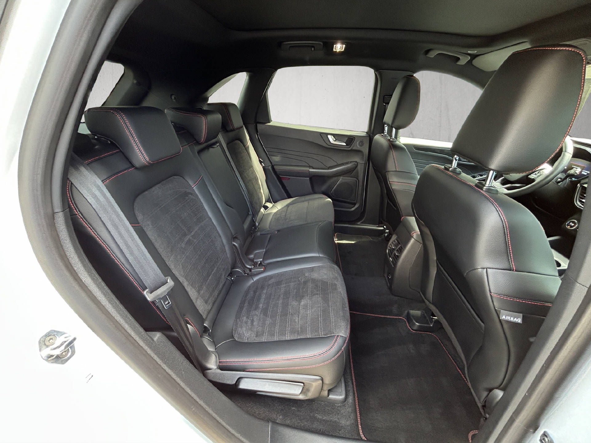 FORD Kuga 2.5 Plug-in Hybrid ST-Line X-image-19