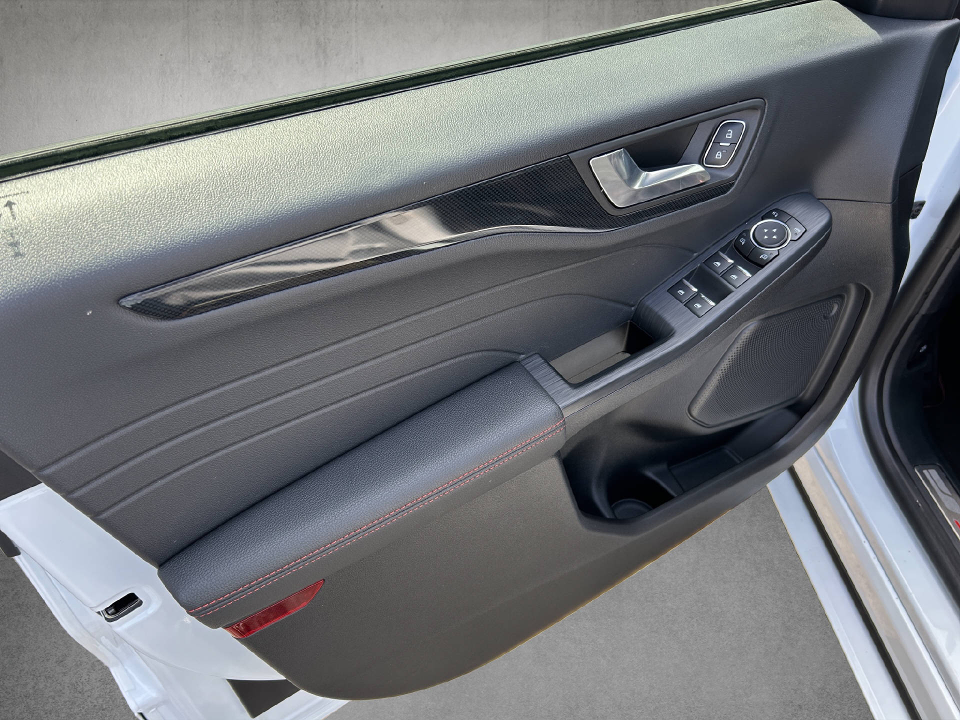 FORD Kuga 2.5 Plug-in Hybrid ST-Line X-image-12