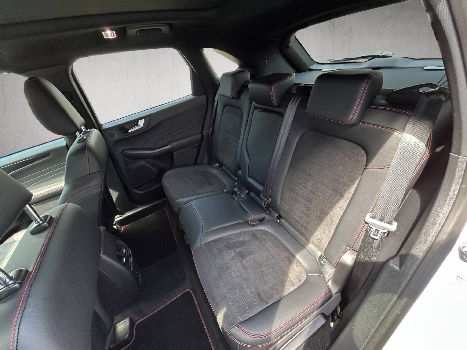 FORD Kuga 2.5 Plug-in Hybrid ST-Line X-image-13