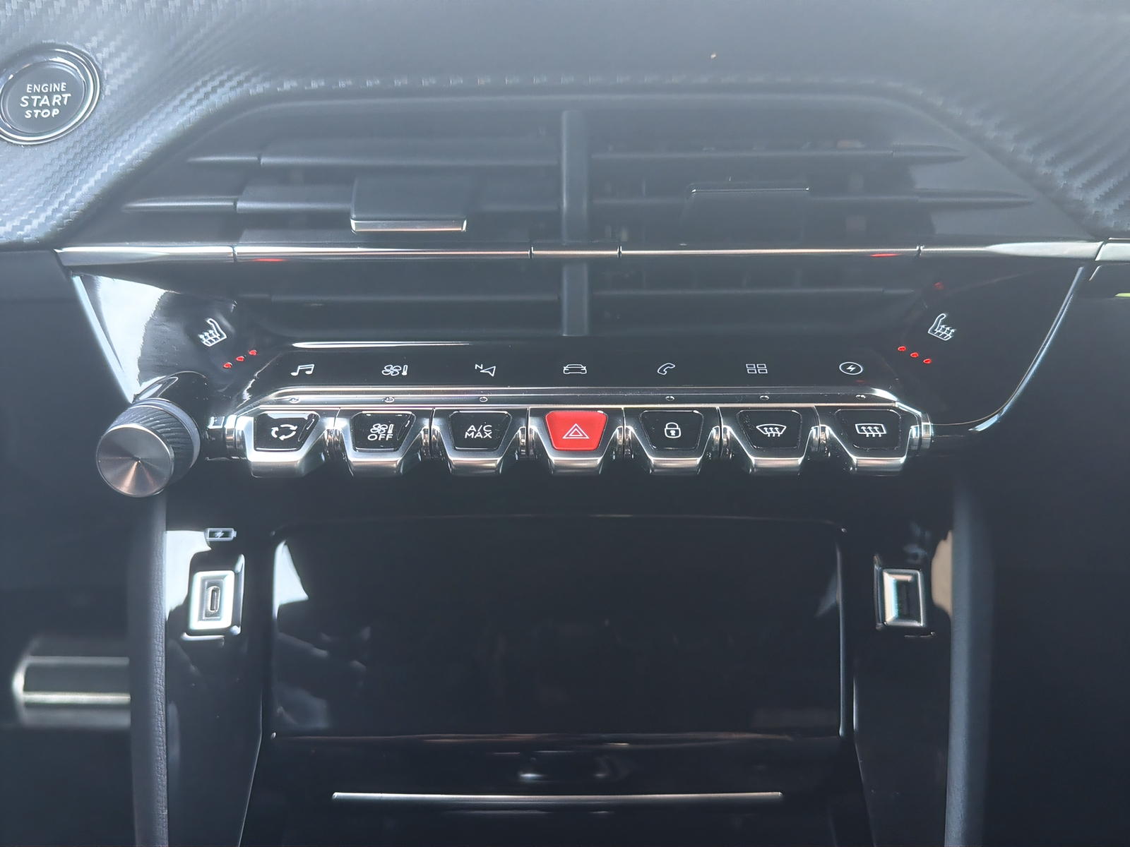 PEUGEOT 208 e-GT-image-13
