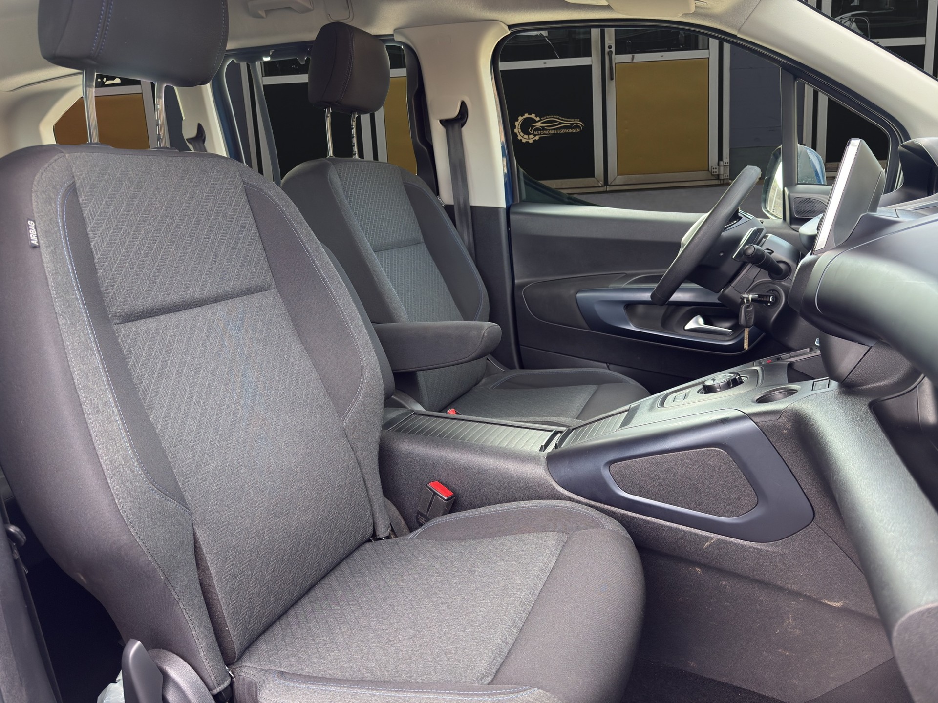PEUGEOT Rifter Long 1.2 PureTech 130 Allure-image-9
