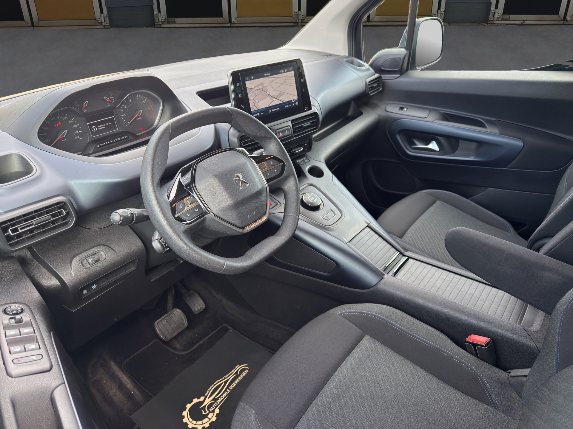 PEUGEOT Rifter Long 1.2 PureTech 130 Allure-image-8