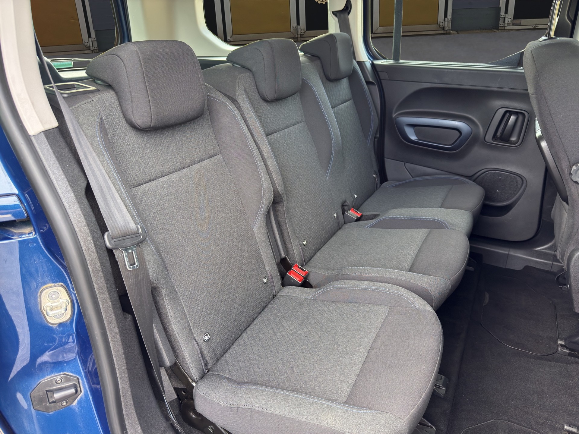PEUGEOT Rifter Long 1.2 PureTech 130 Allure-image-12