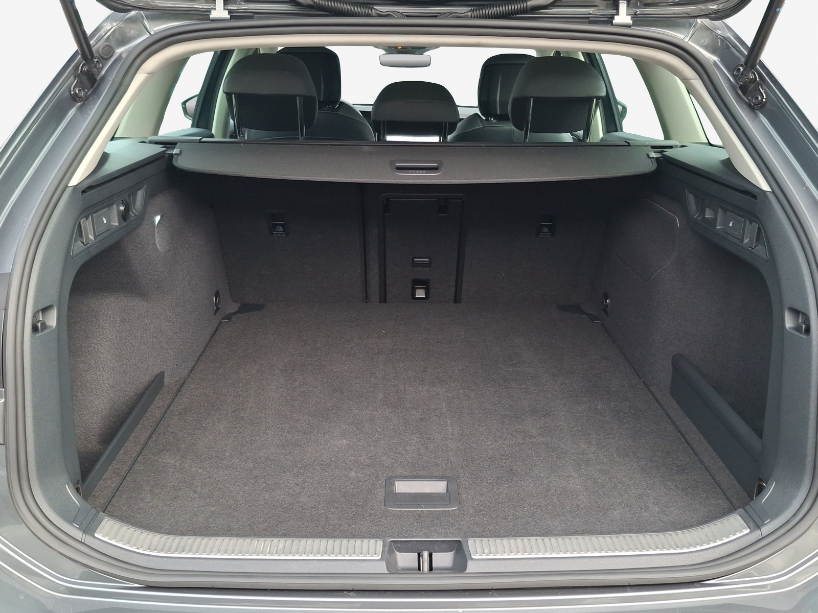 VW Passat Variant 2.0 TDI evo Business DSG-image-12