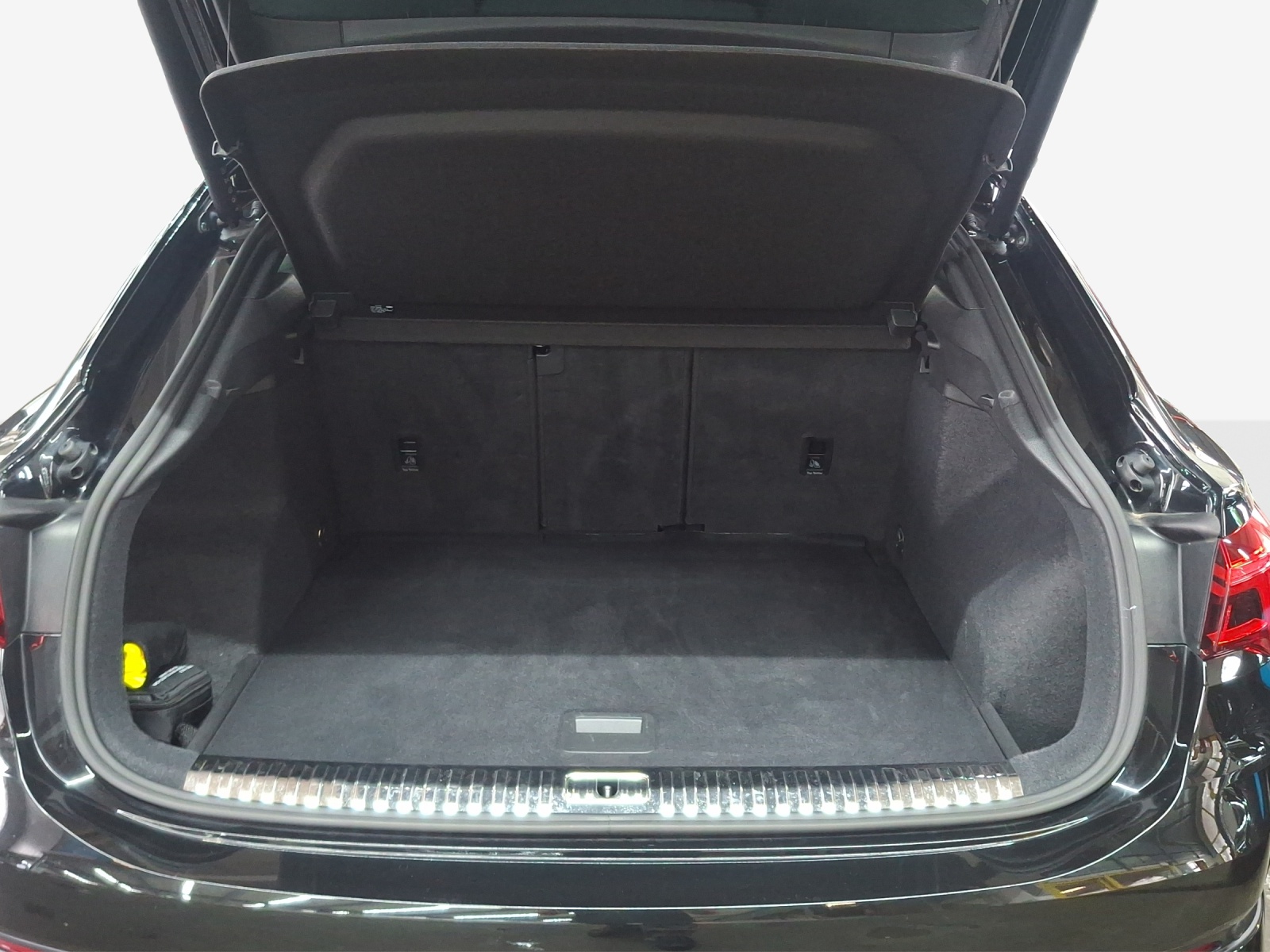 AUDI RS Q3 Sportback quattro S tronic-image-12