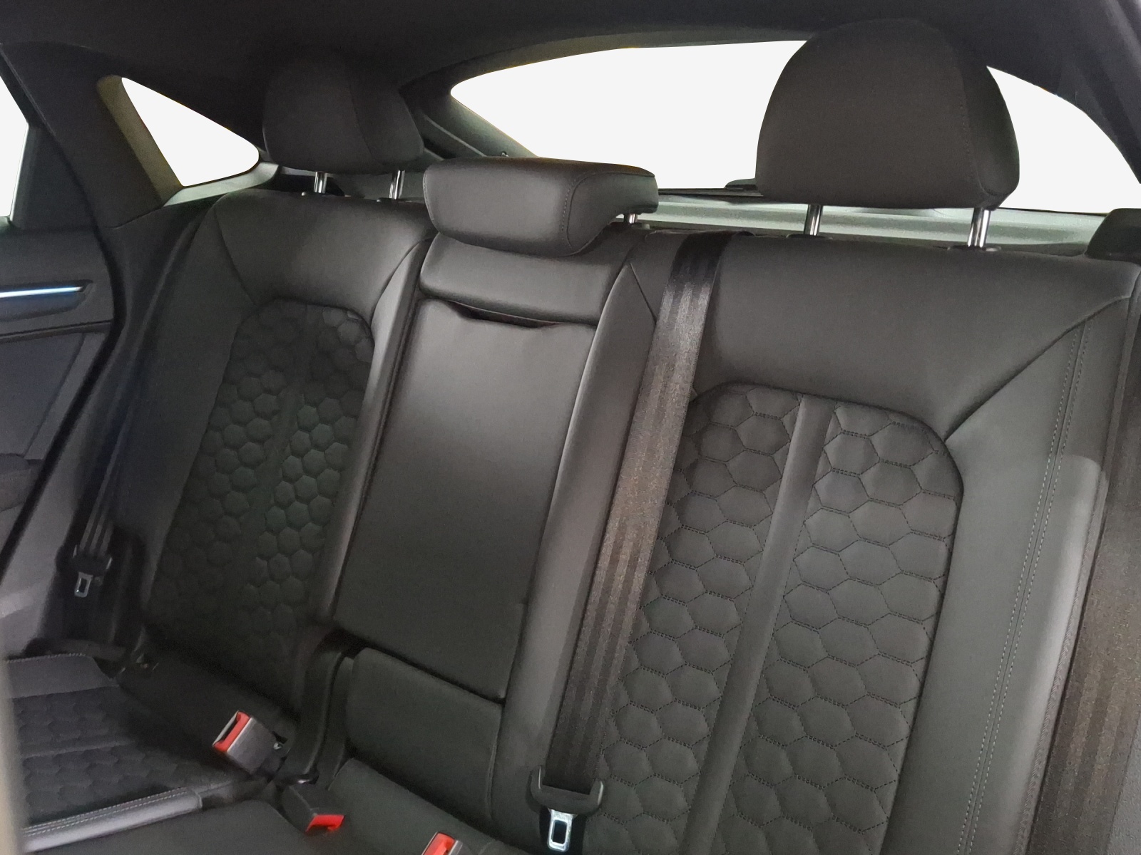 AUDI RS Q3 Sportback quattro S tronic-image-11