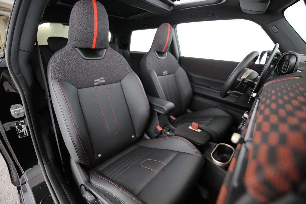 MINI F66 2.0i John Cooper Works-image-11