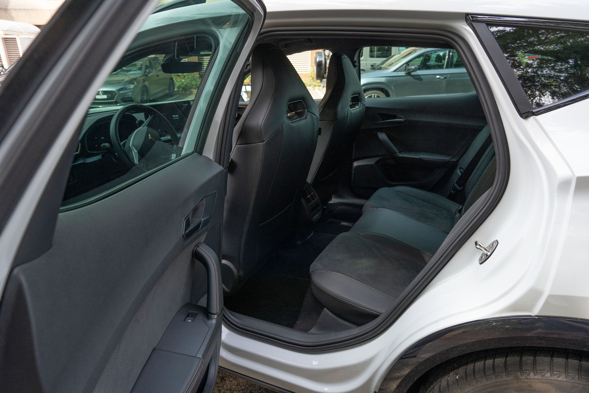 CUPRA 1.5 eHybrid VZ DSG-image-11