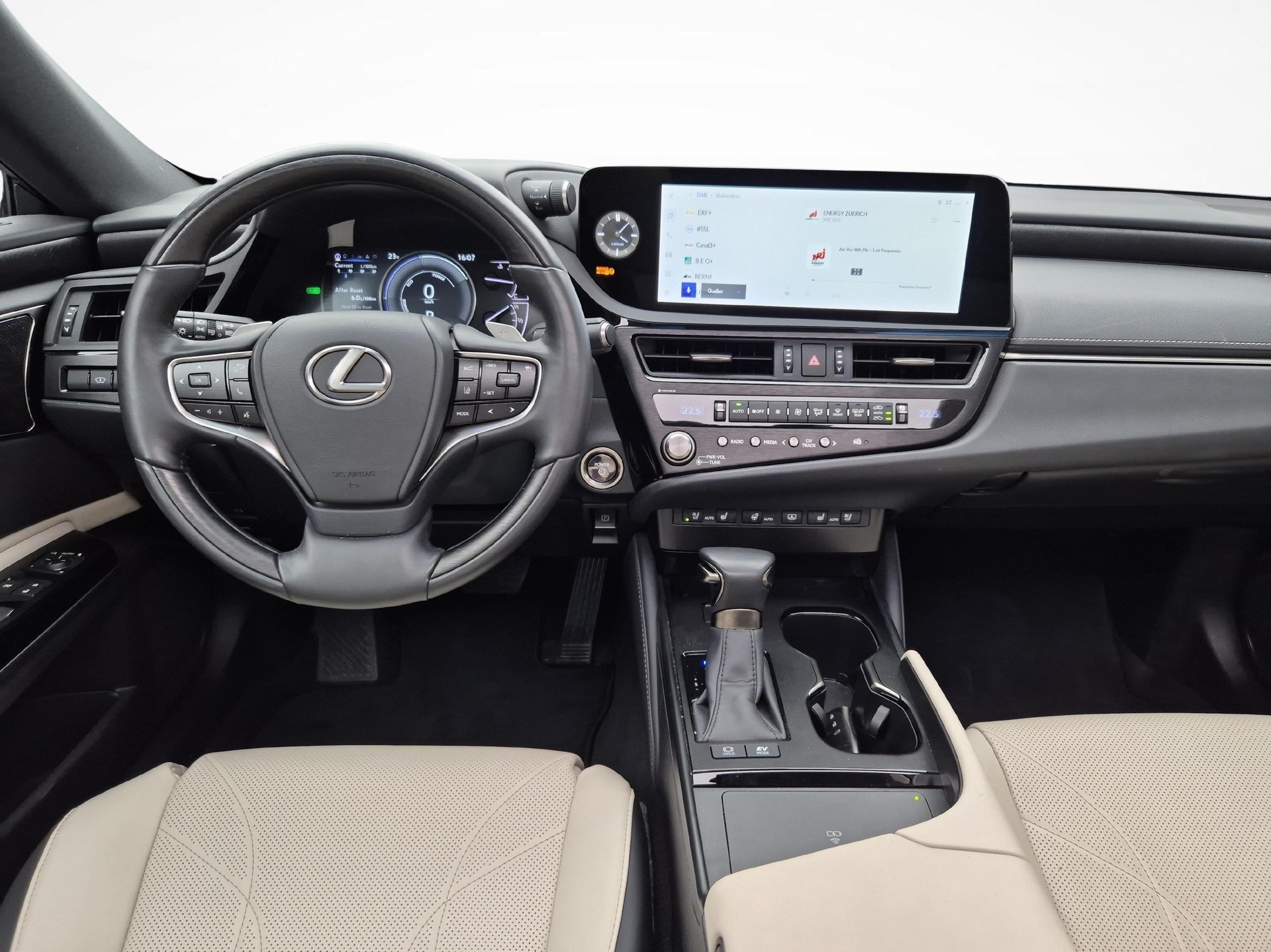 LEXUS ES 300h Excellence-image-6