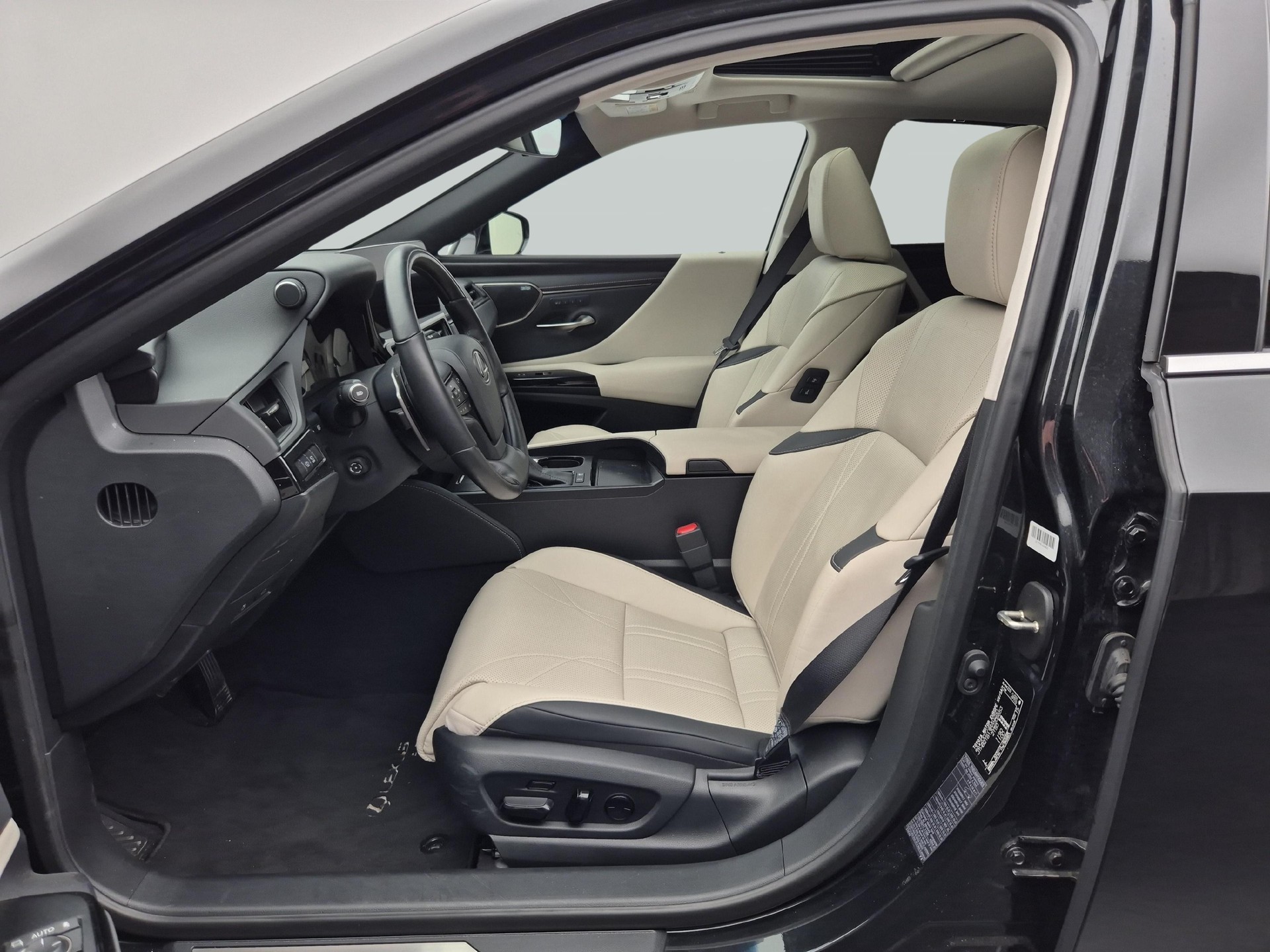 LEXUS ES 300h Excellence-image-2