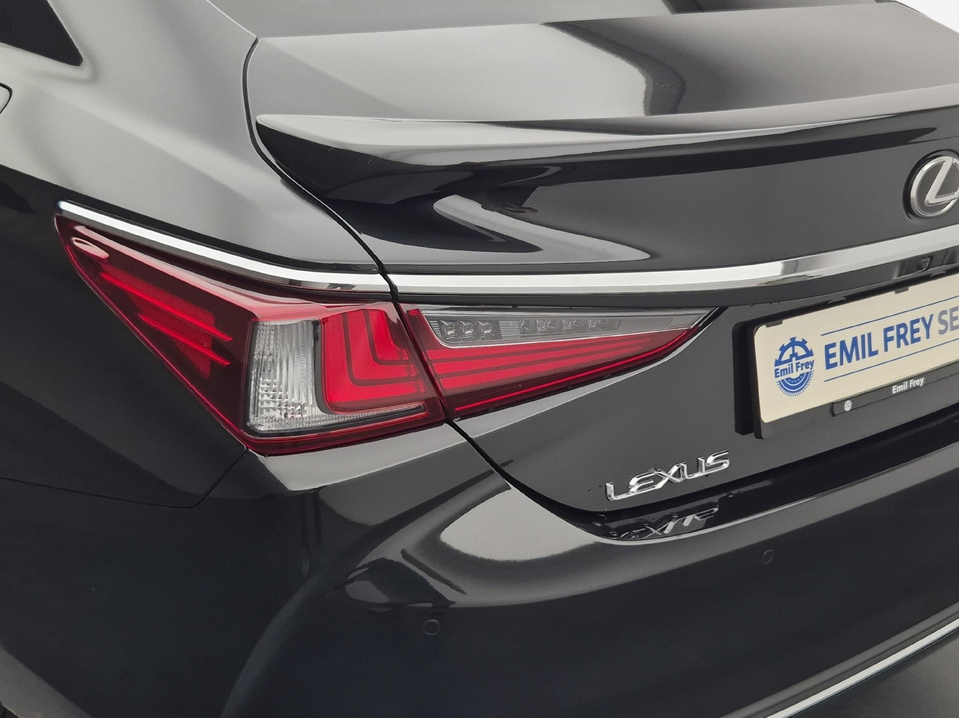 LEXUS ES 300h Excellence-image-19
