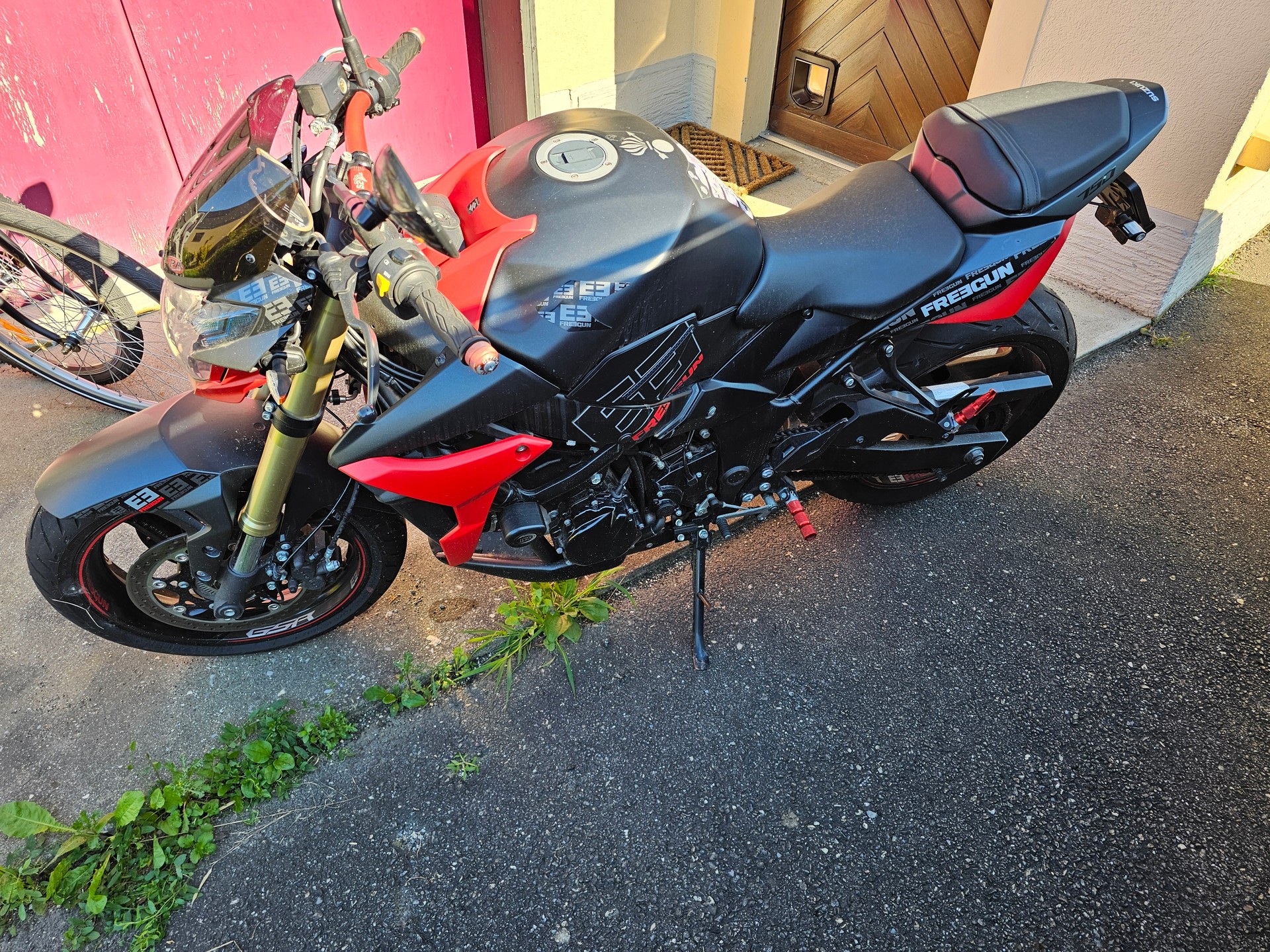 SUZUKI GSR 750 ABS Freegun-image-2
