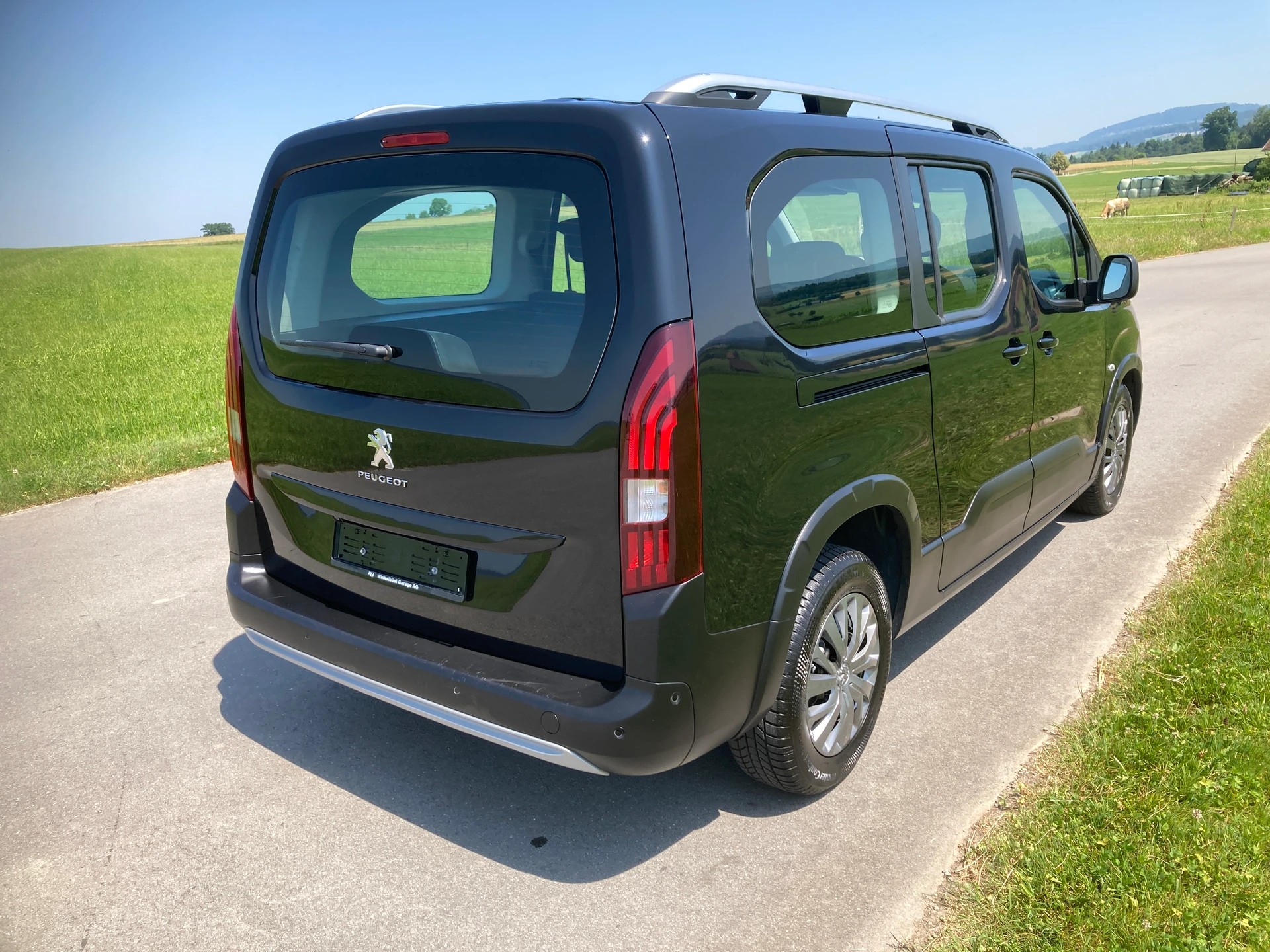 PEUGEOT Rifter Long 1.5 BlueHDi Allure EAT8-image-2