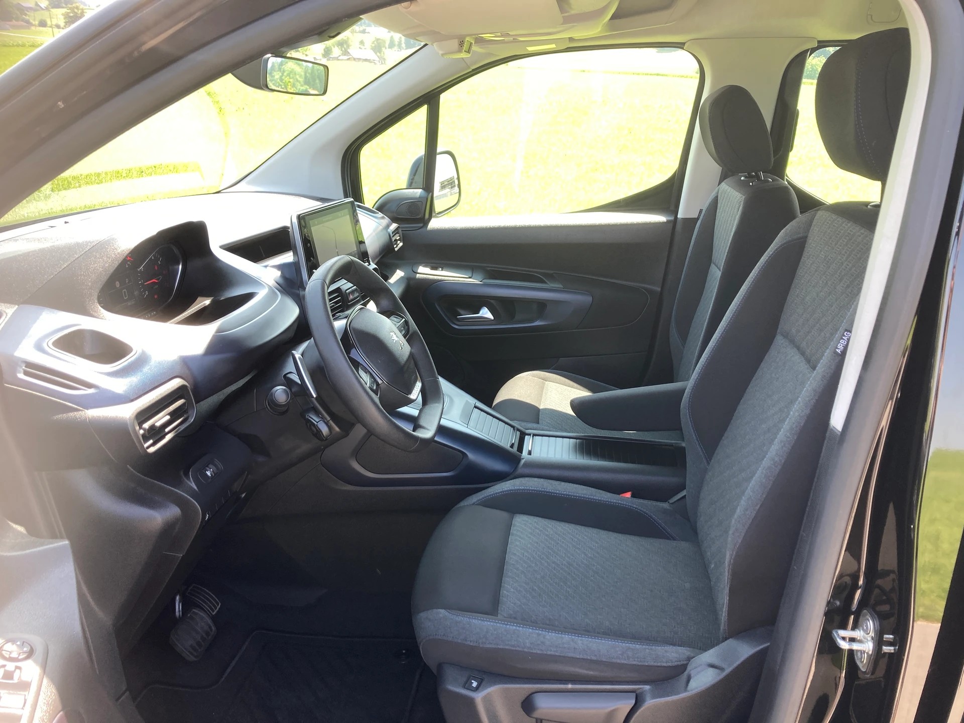PEUGEOT Rifter Long 1.5 BlueHDi Allure EAT8-image-8