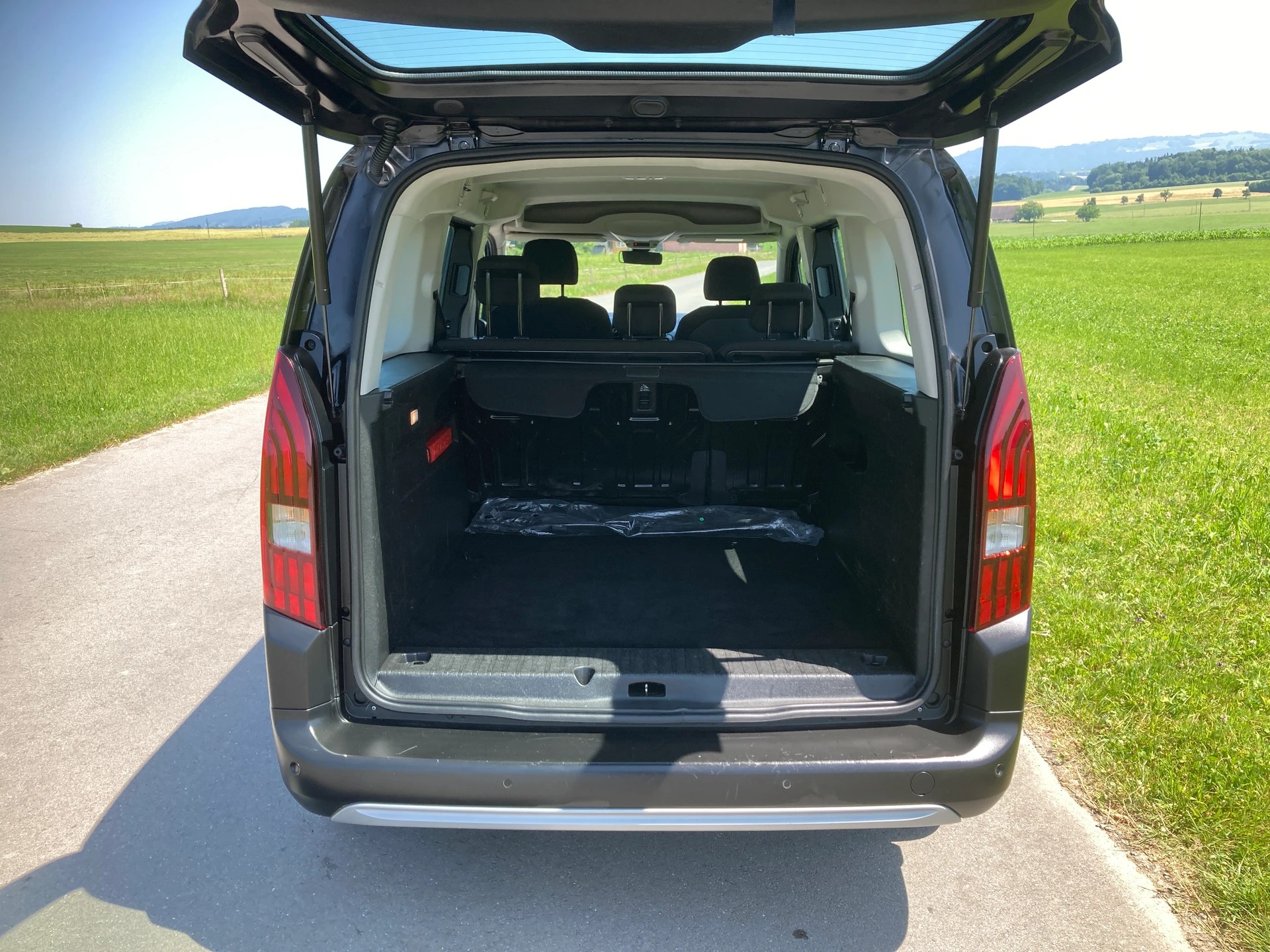 PEUGEOT Rifter Long 1.5 BlueHDi Allure EAT8-image-5