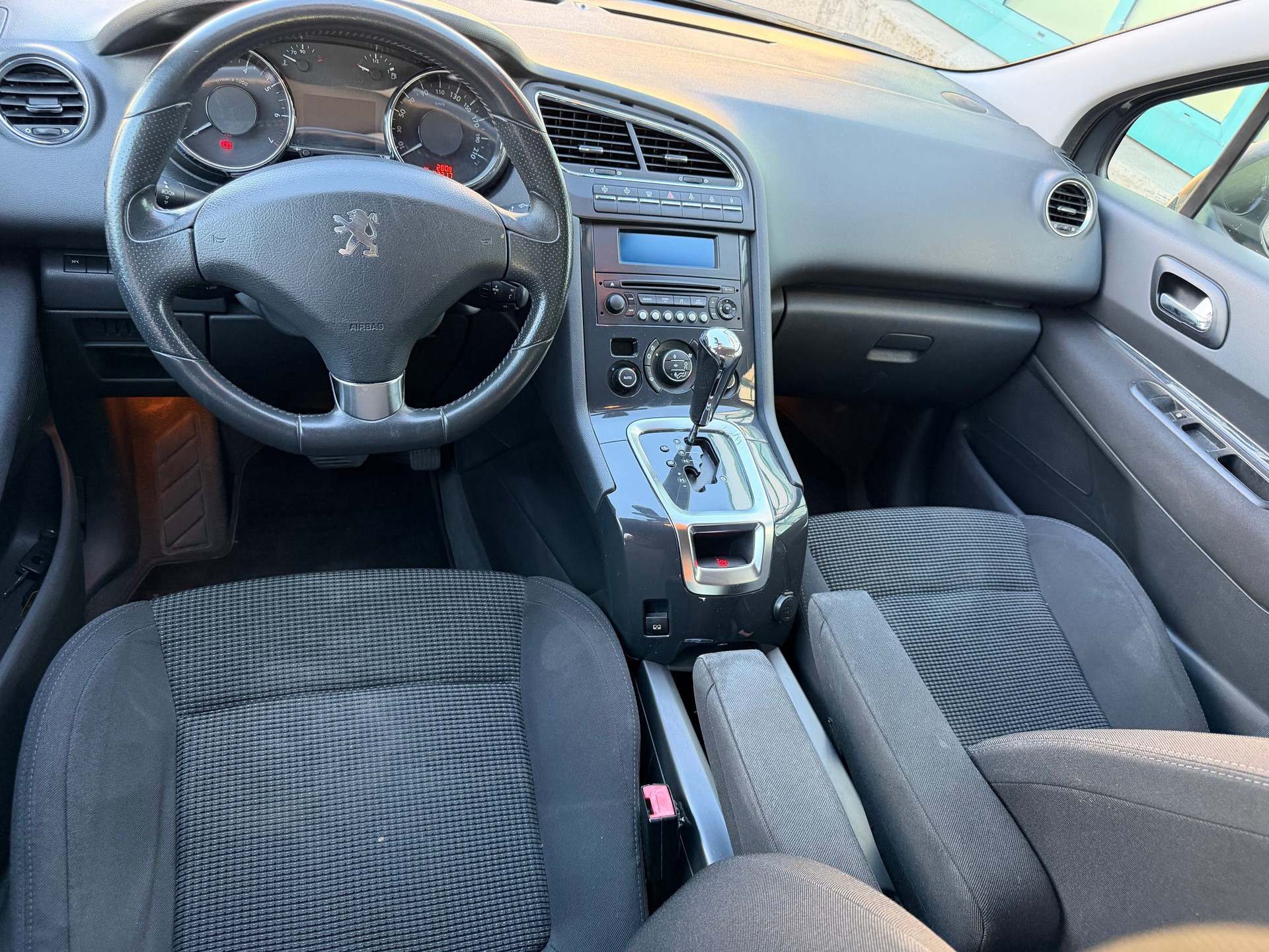 PEUGEOT 5008 1.6 16V T Sport Pack Automatic-image-9