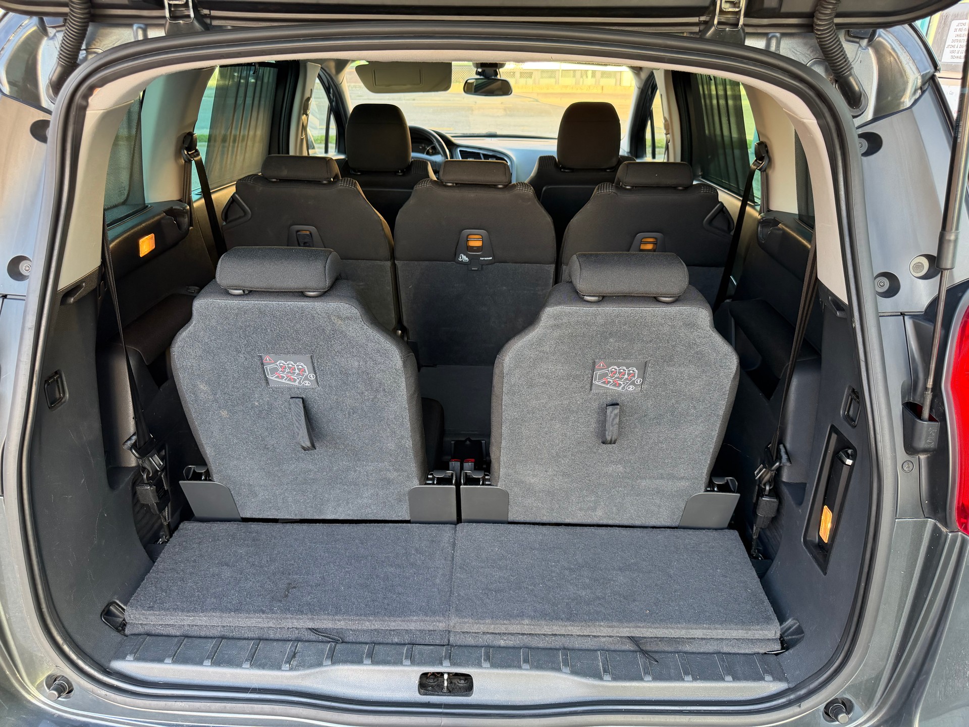 PEUGEOT 5008 1.6 16V T Sport Pack Automatic-image-4
