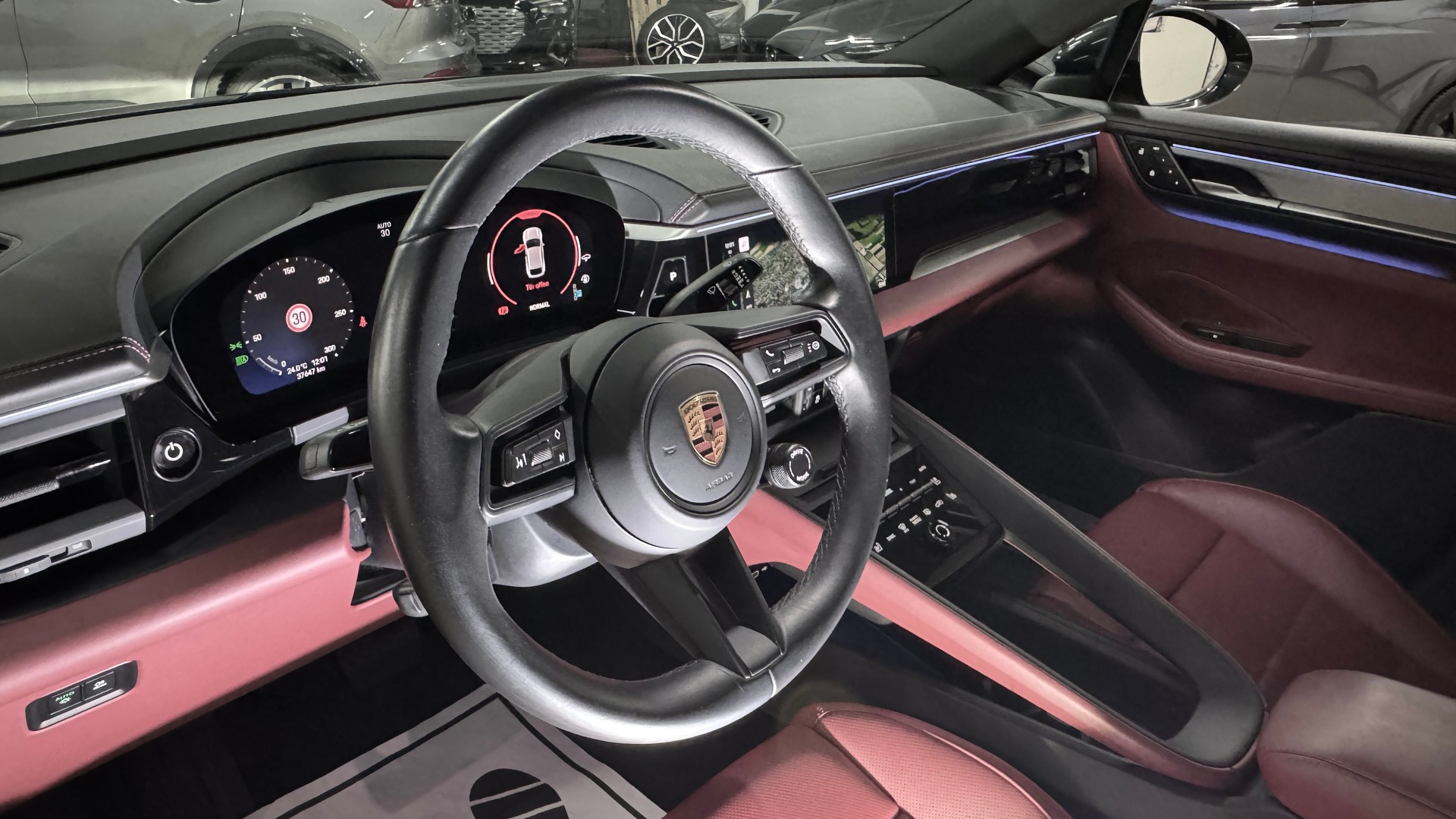 PORSCHE Macan 4 100kWh 408 PS / Sport Chrono / CH-Fahrzeug-image-12