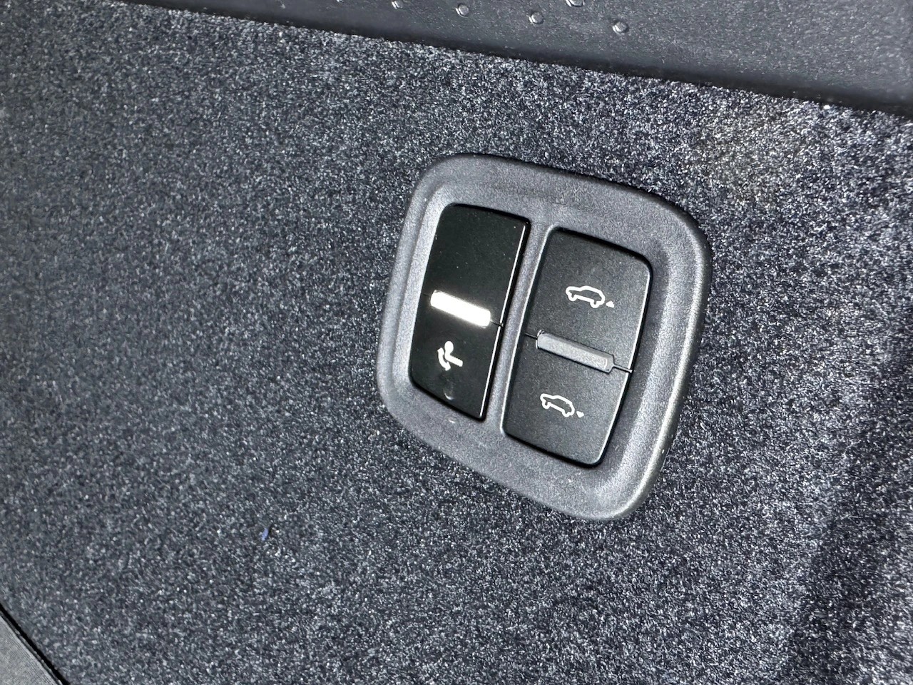 PORSCHE Macan 4 100kWh 408 PS / Sport Chrono / CH-Fahrzeug-image-8