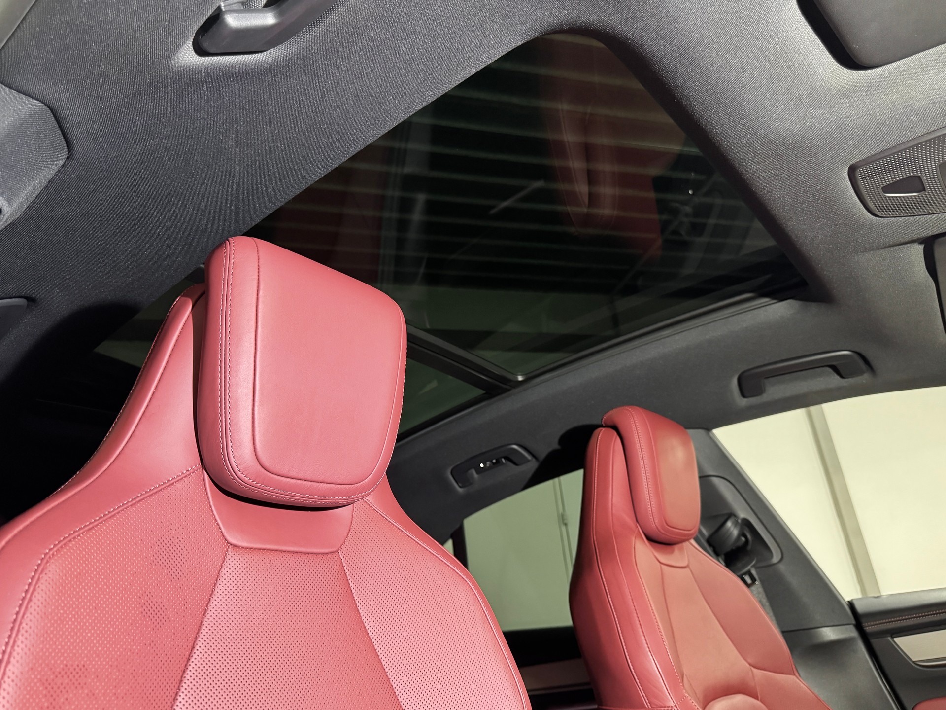 PORSCHE Macan 4 100kWh 408 PS / Sport Chrono / CH-Fahrzeug-image-10