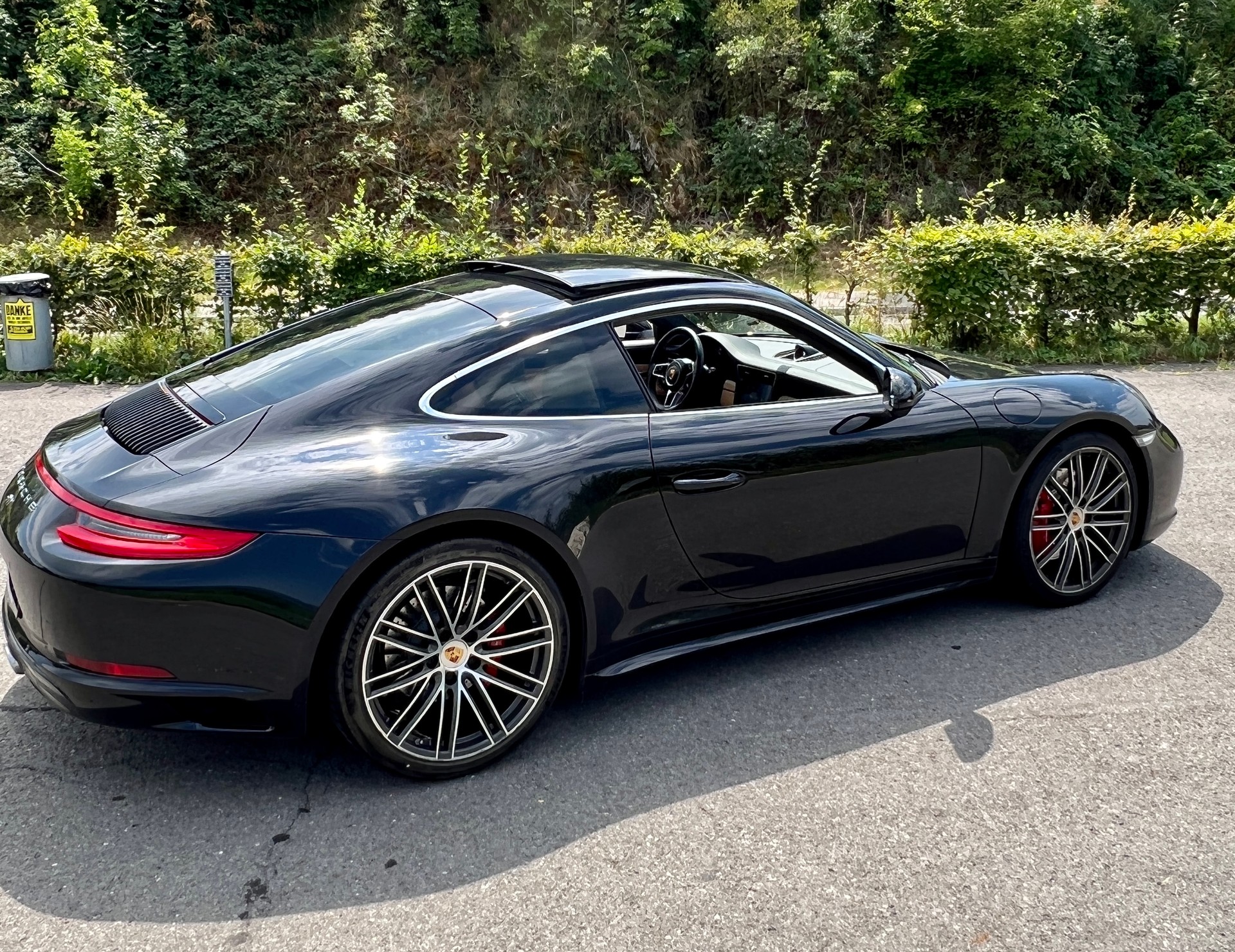 PORSCHE Carrera 4S-showroom-element-1