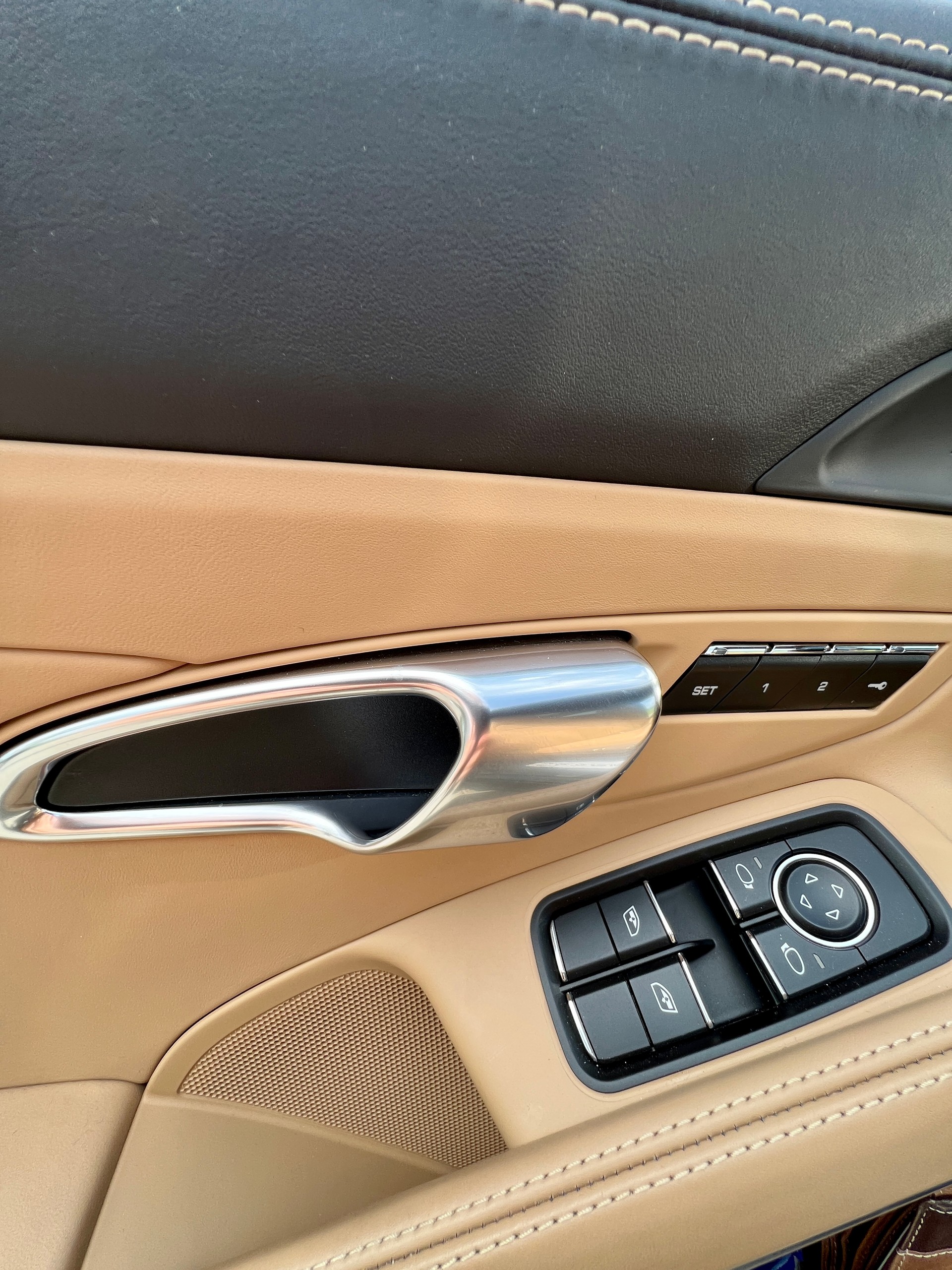 PORSCHE Carrera 4S-image-11